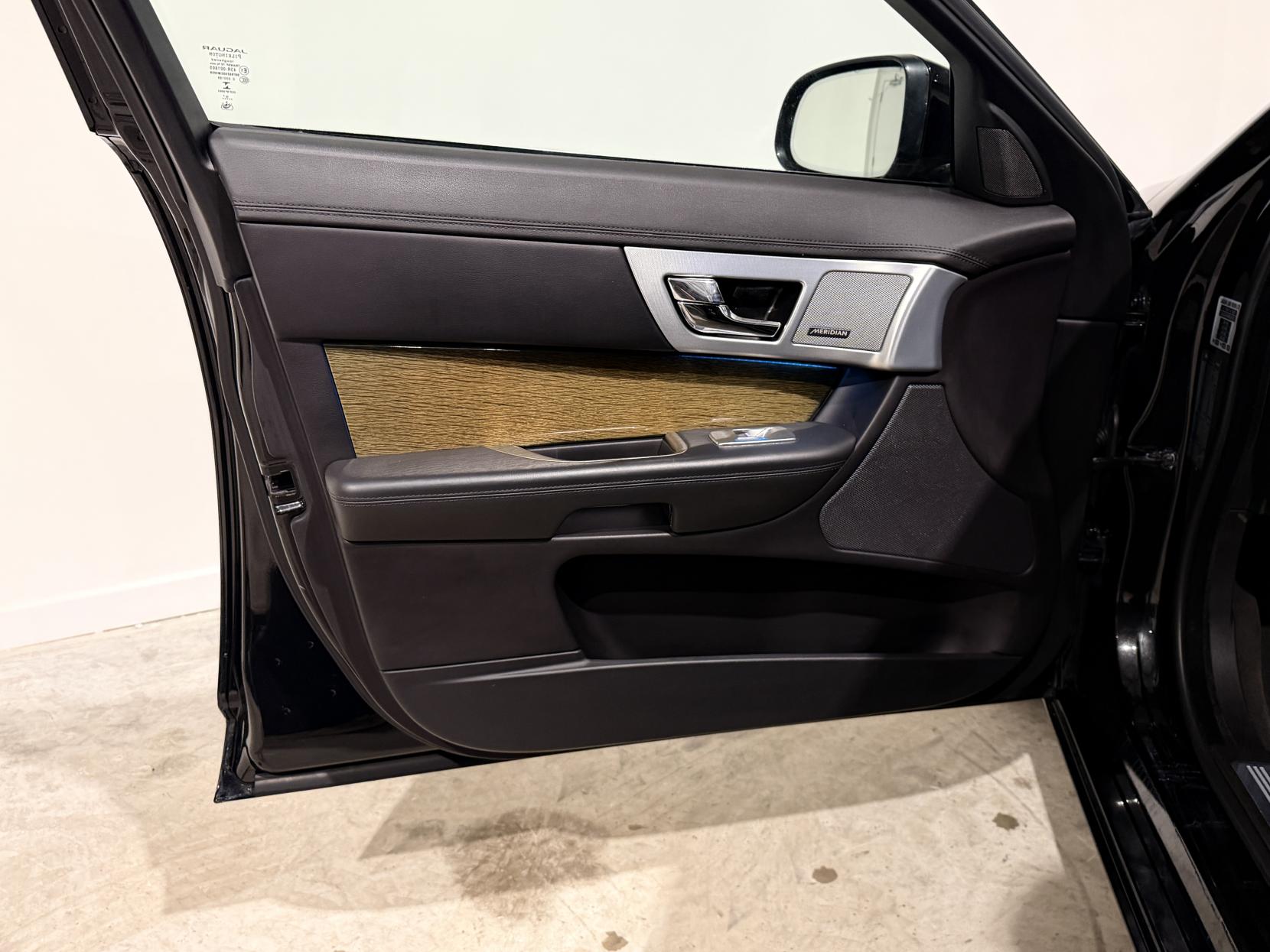 Jaguar XF 3.0d V6 Premium Luxury Saloon 4dr Diesel Auto Euro 5 (s/s) (240 ps)