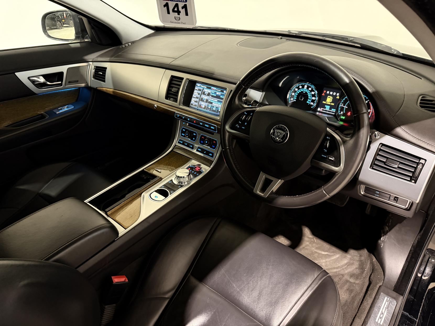 Jaguar XF 3.0d V6 Premium Luxury Saloon 4dr Diesel Auto Euro 5 (s/s) (240 ps)