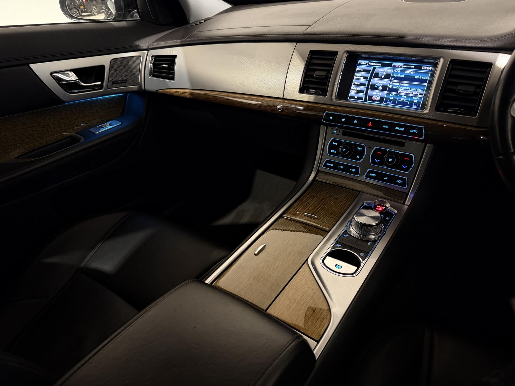 Jaguar XF 3.0d V6 Premium Luxury Saloon 4dr Diesel Auto Euro 5 (s/s) (240 ps)