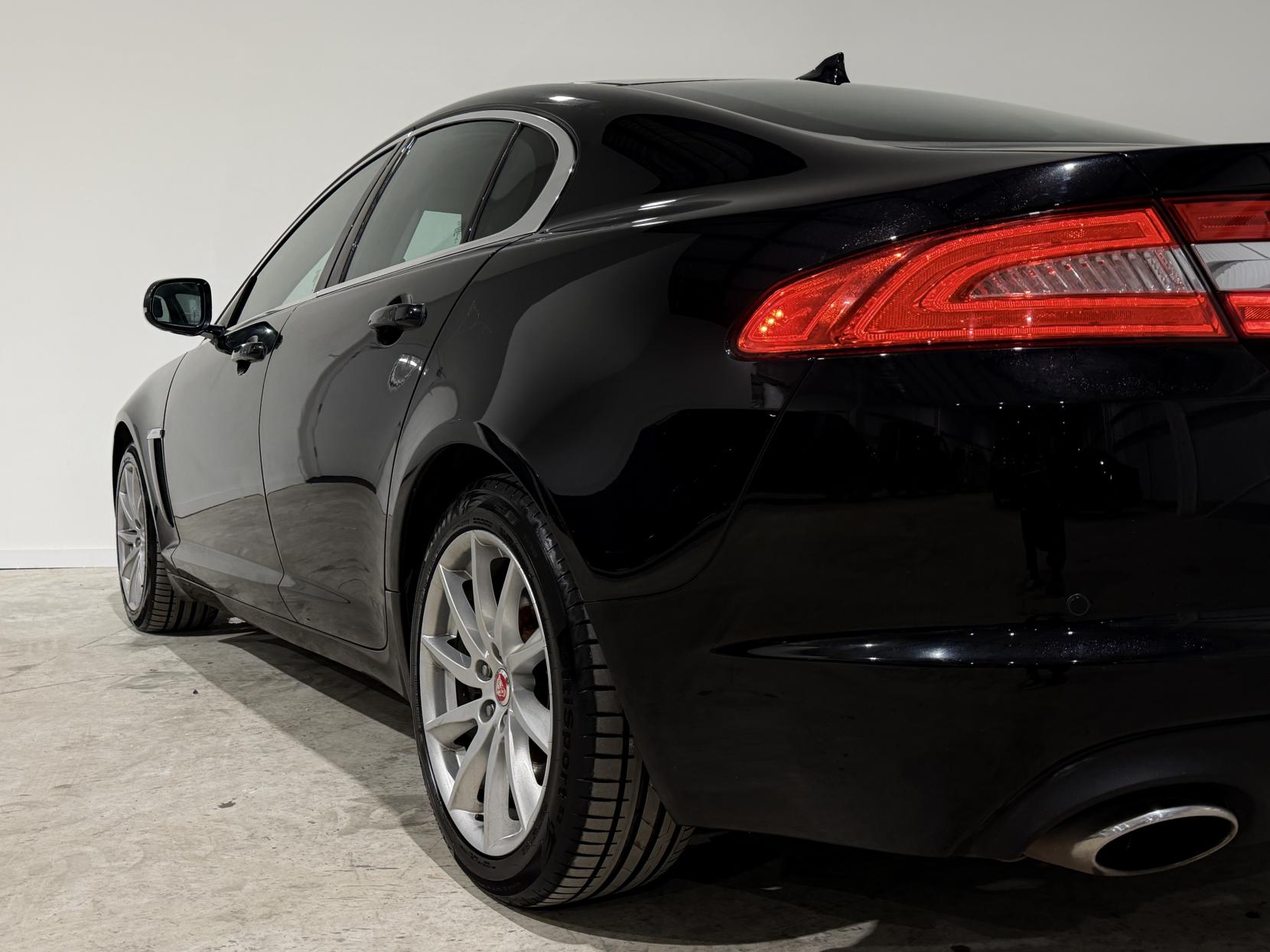 Jaguar XF 3.0d V6 Premium Luxury Saloon 4dr Diesel Auto Euro 5 (s/s) (240 ps)