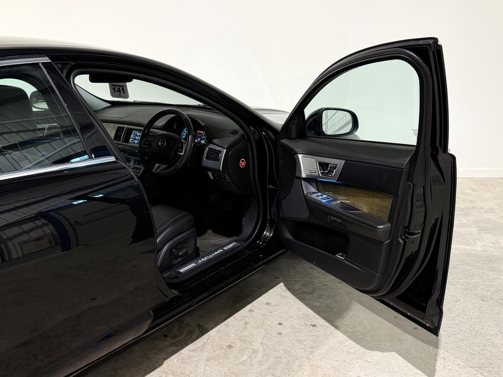 Jaguar XF 3.0d V6 Premium Luxury Saloon 4dr Diesel Auto Euro 5 (s/s) (240 ps)