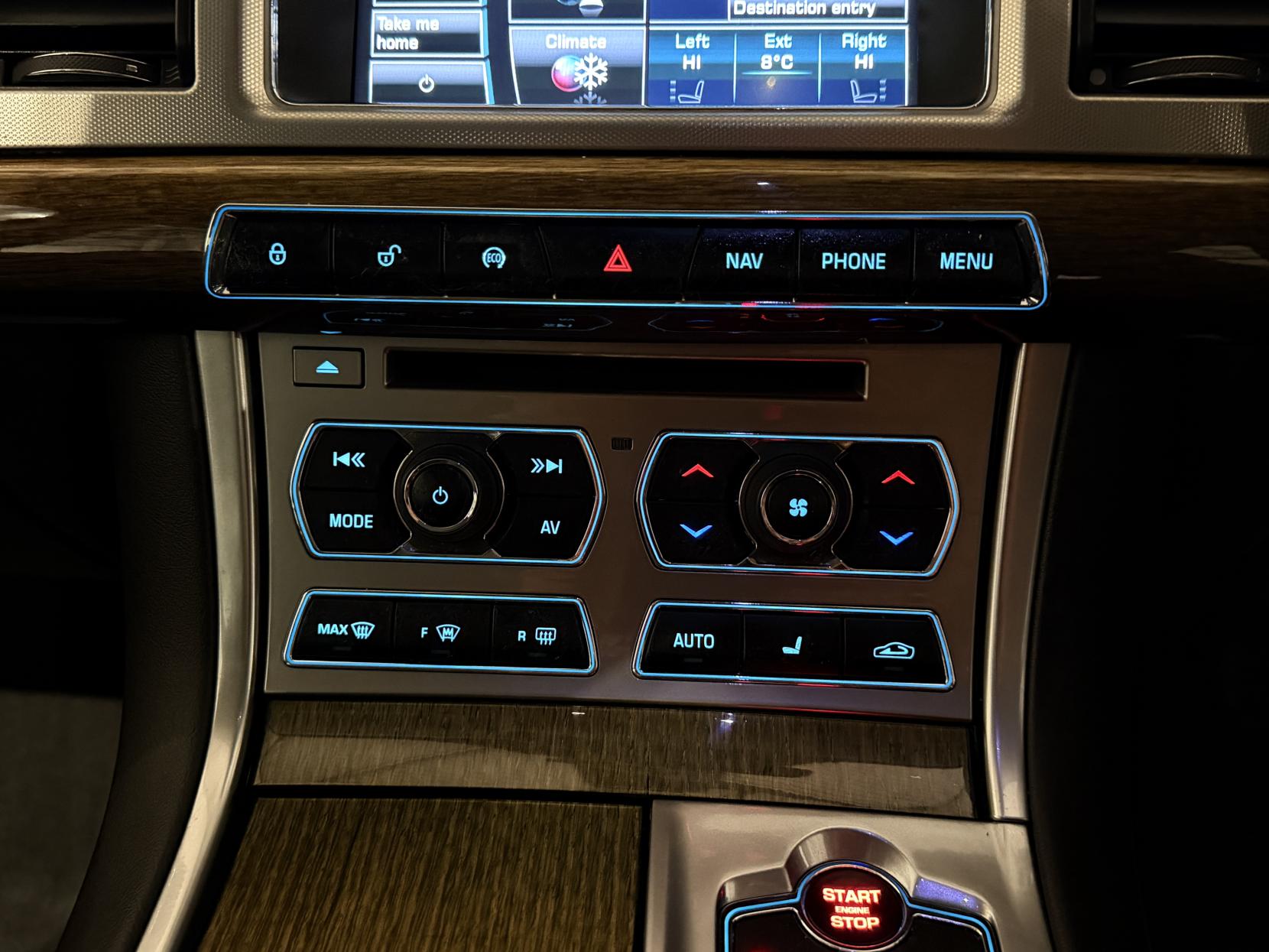 Jaguar XF 3.0d V6 Premium Luxury Saloon 4dr Diesel Auto Euro 5 (s/s) (240 ps)