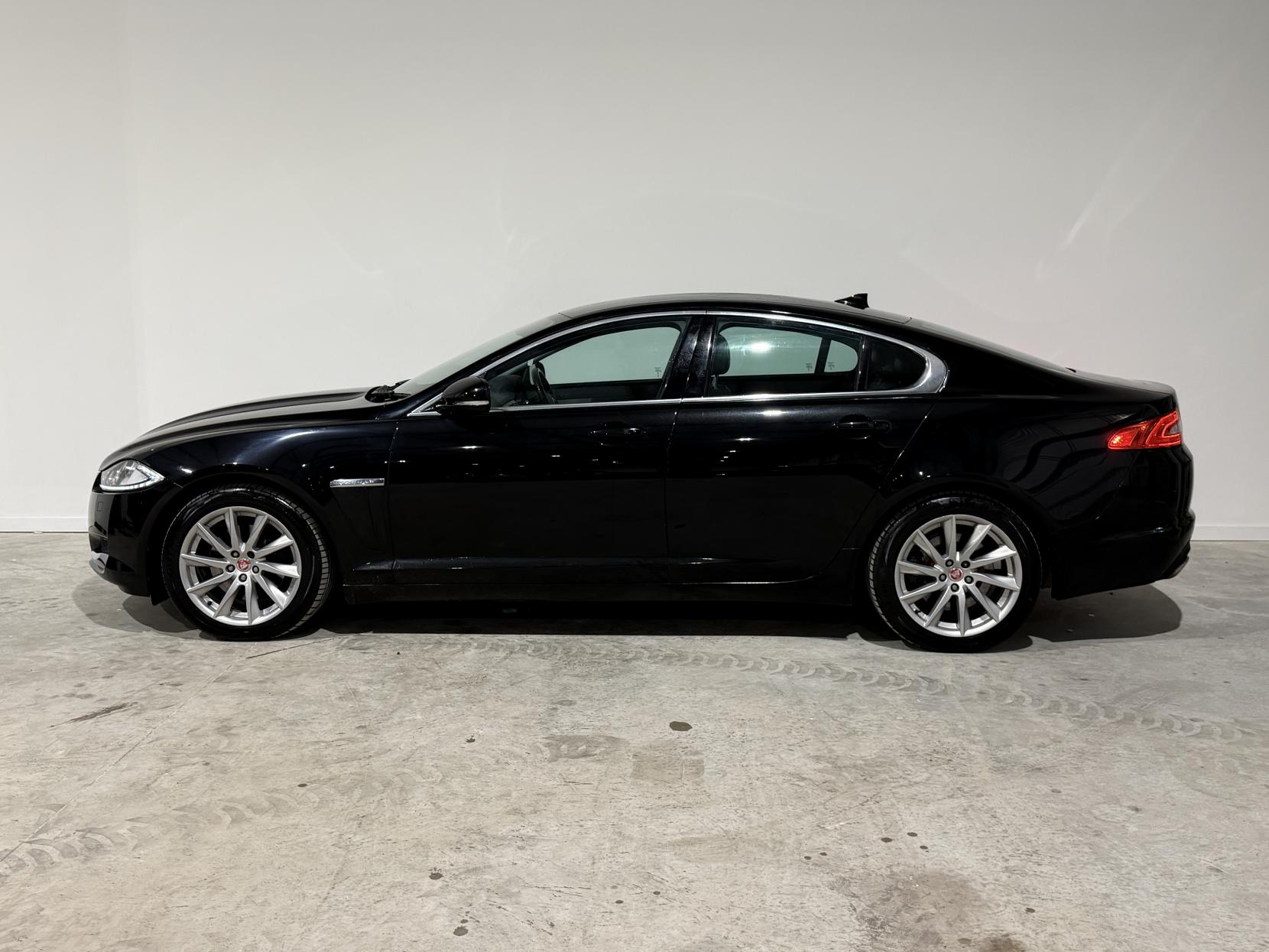 Jaguar XF 3.0d V6 Premium Luxury Saloon 4dr Diesel Auto Euro 5 (s/s) (240 ps)