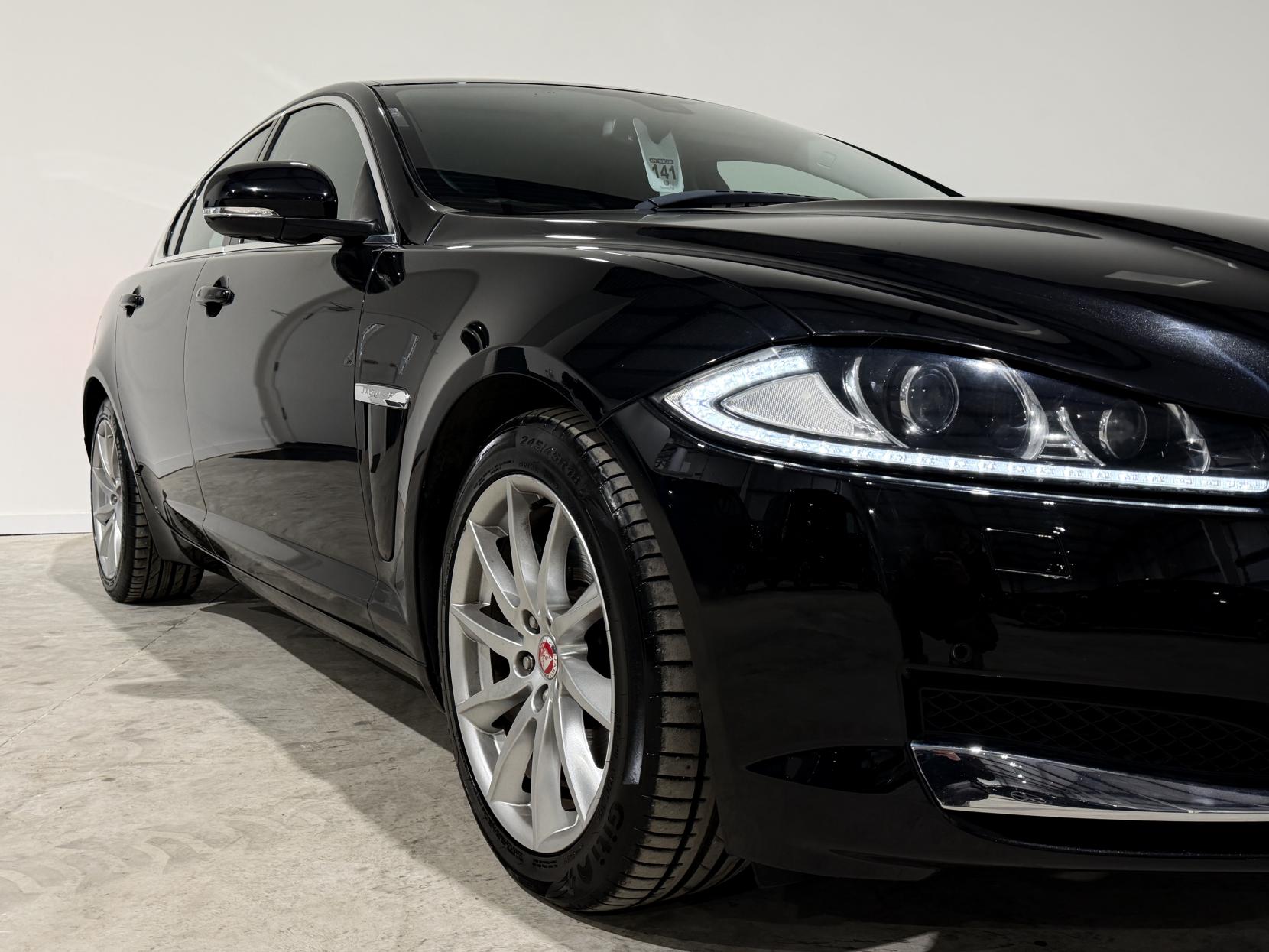 Jaguar XF 3.0d V6 Premium Luxury Saloon 4dr Diesel Auto Euro 5 (s/s) (240 ps)