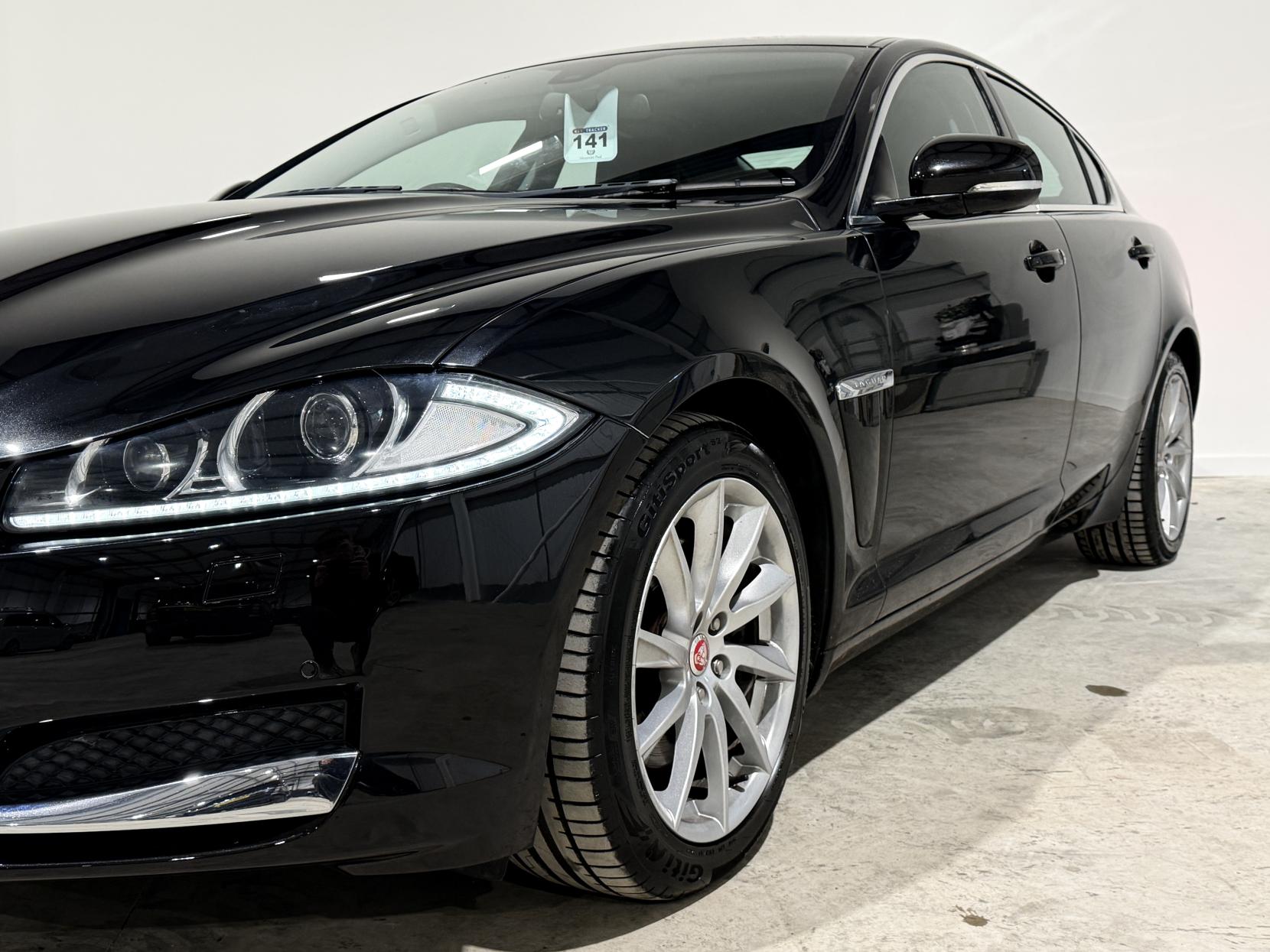 Jaguar XF 3.0d V6 Premium Luxury Saloon 4dr Diesel Auto Euro 5 (s/s) (240 ps)
