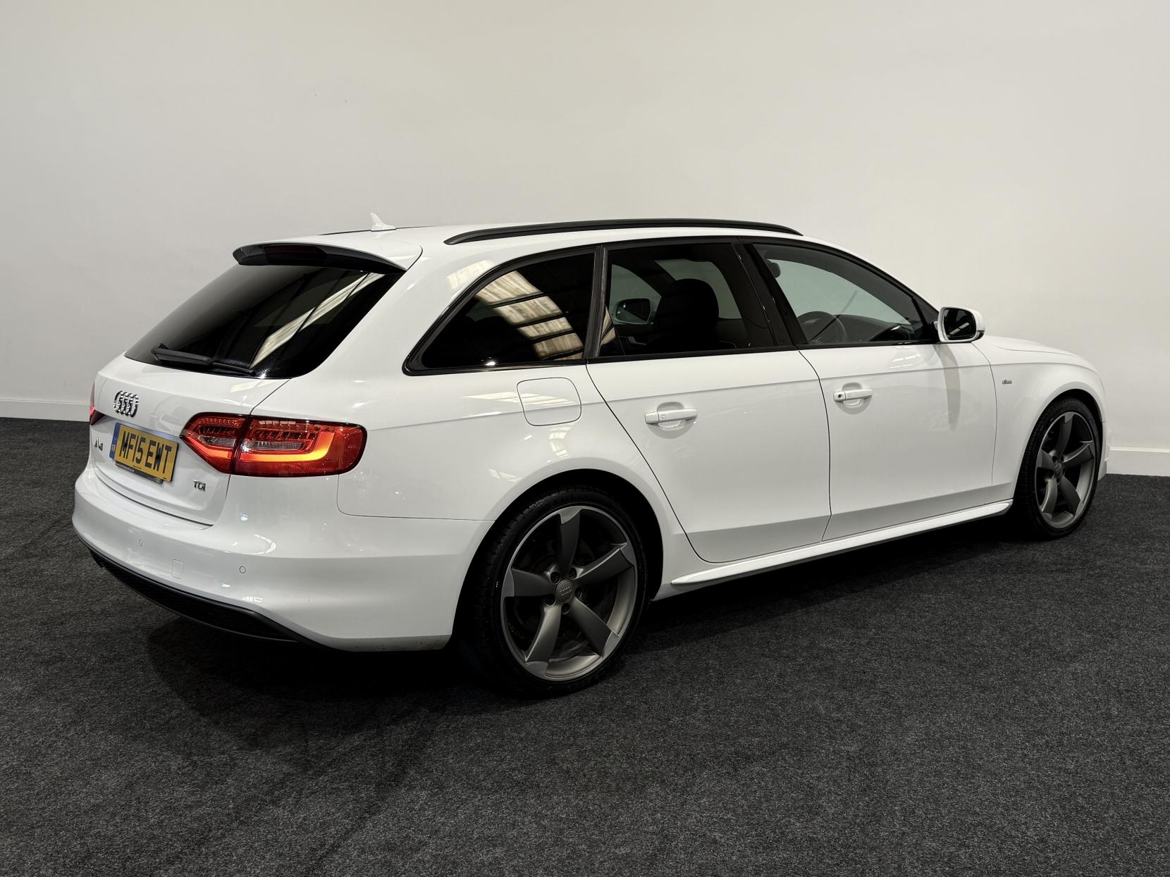 Audi A4 Avant 2.0 TDI Black Edition Estate 5dr Diesel Manual Euro 5 (s/s) (177 ps)