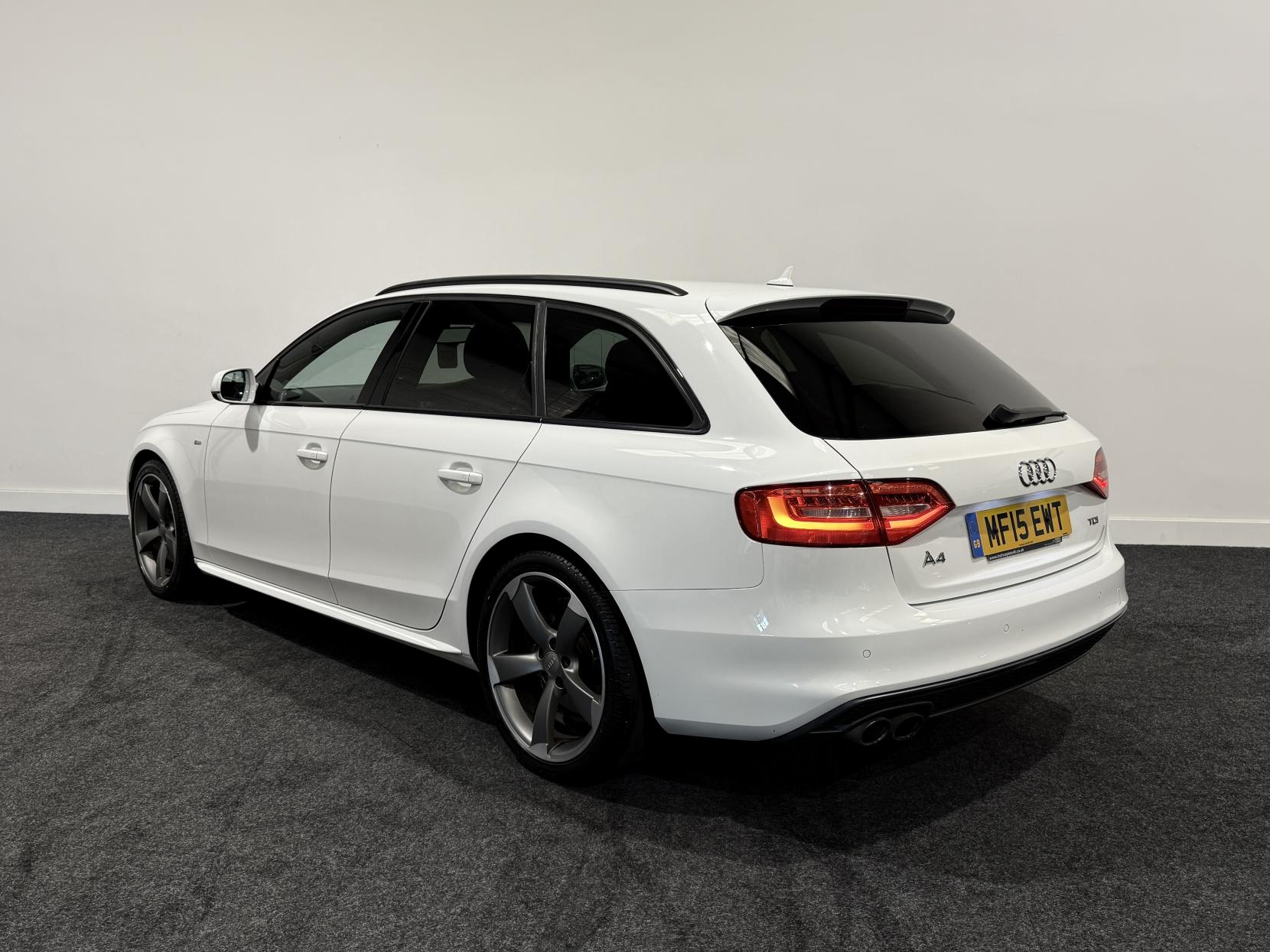 Audi A4 Avant 2.0 TDI Black Edition Estate 5dr Diesel Manual Euro 5 (s/s) (177 ps)