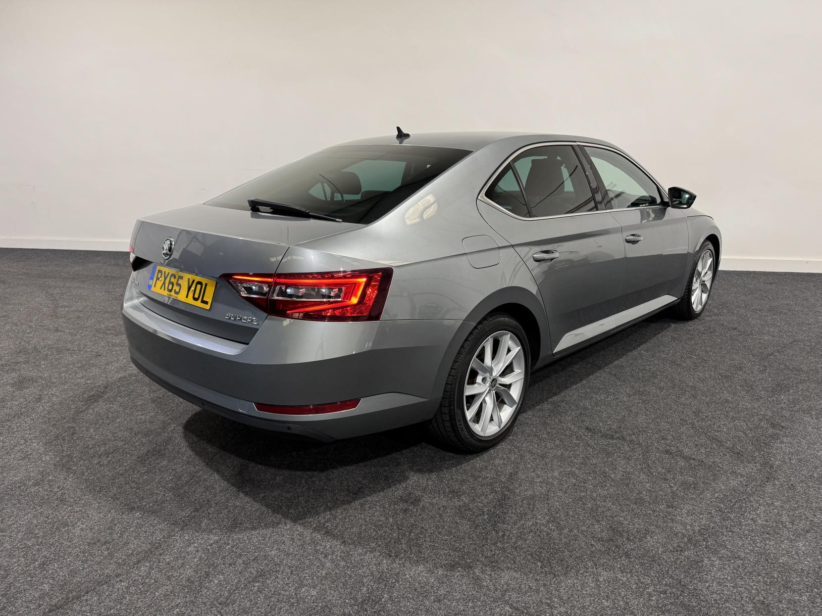 Skoda Superb 2.0 TDI SE L Executive Hatchback 5dr Diesel Manual Euro 6 (s/s) (150 ps)