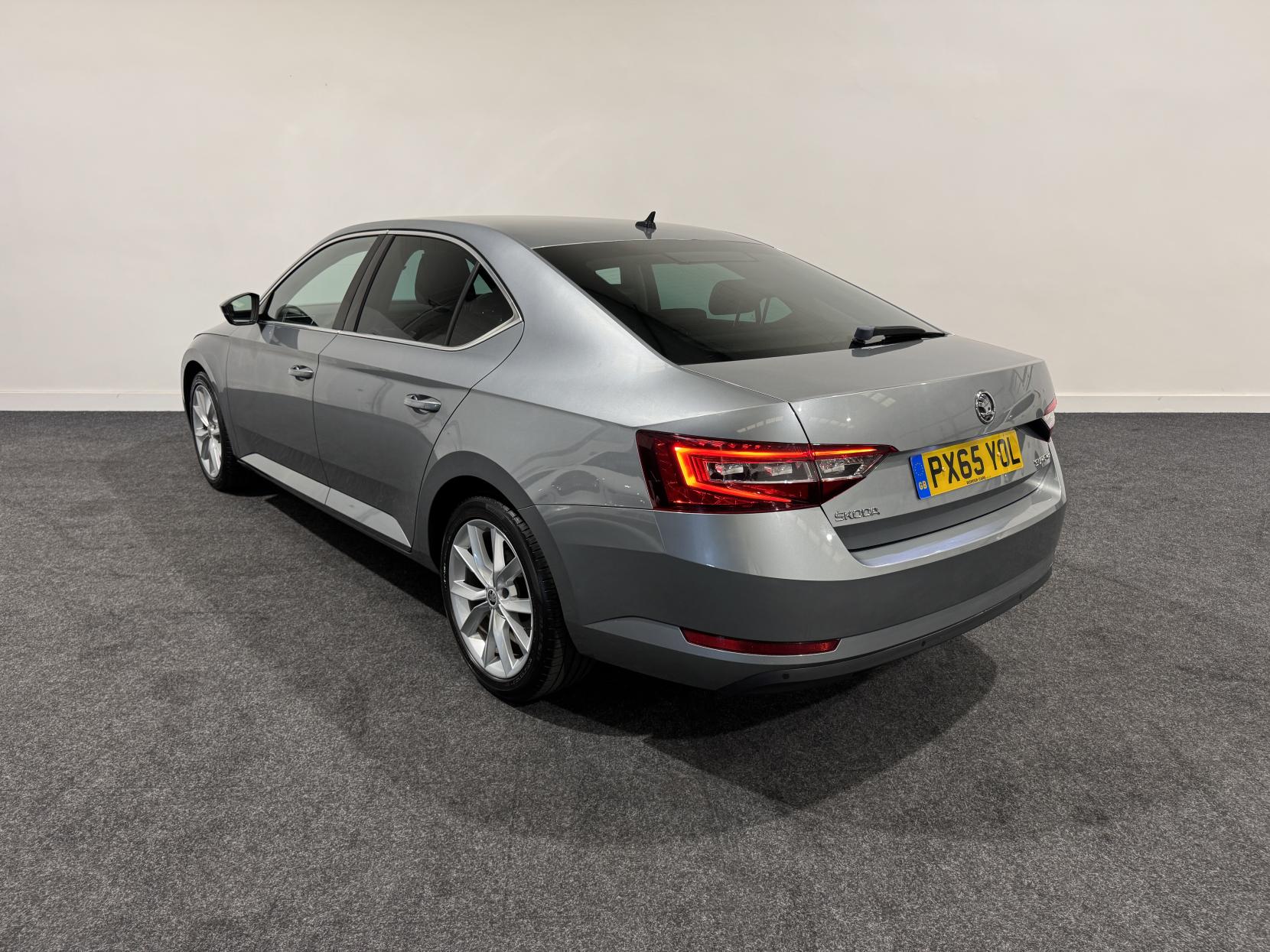 Skoda Superb 2.0 TDI SE L Executive Hatchback 5dr Diesel Manual Euro 6 (s/s) (150 ps)