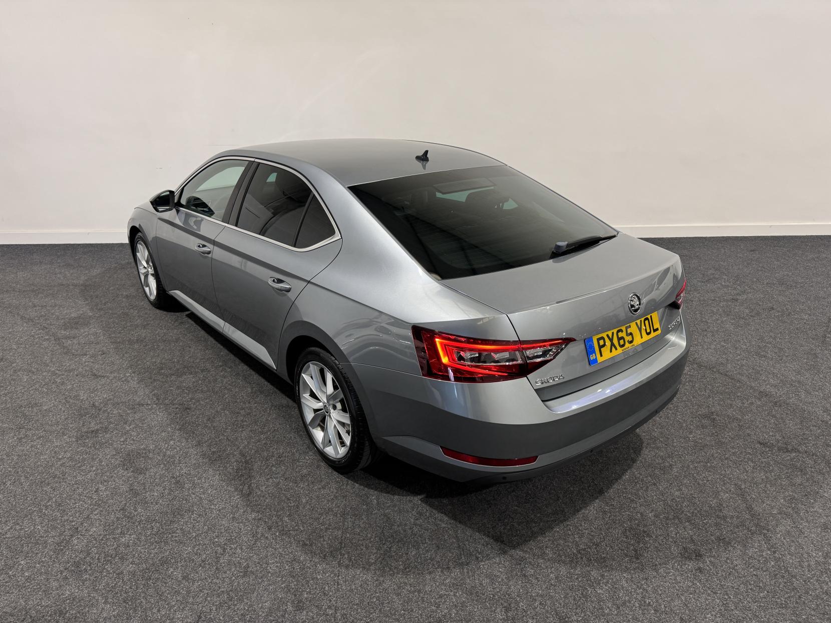 Skoda Superb 2.0 TDI SE L Executive Hatchback 5dr Diesel Manual Euro 6 (s/s) (150 ps)