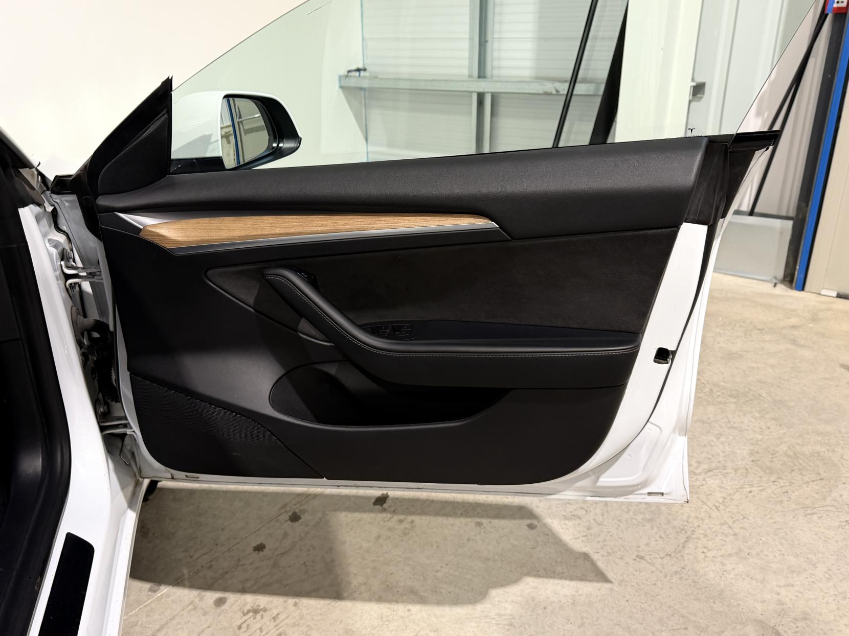 Tesla Model 3 (Dual Motor) Long Range Saloon 4dr Electric Auto 4WDE (346 ps)