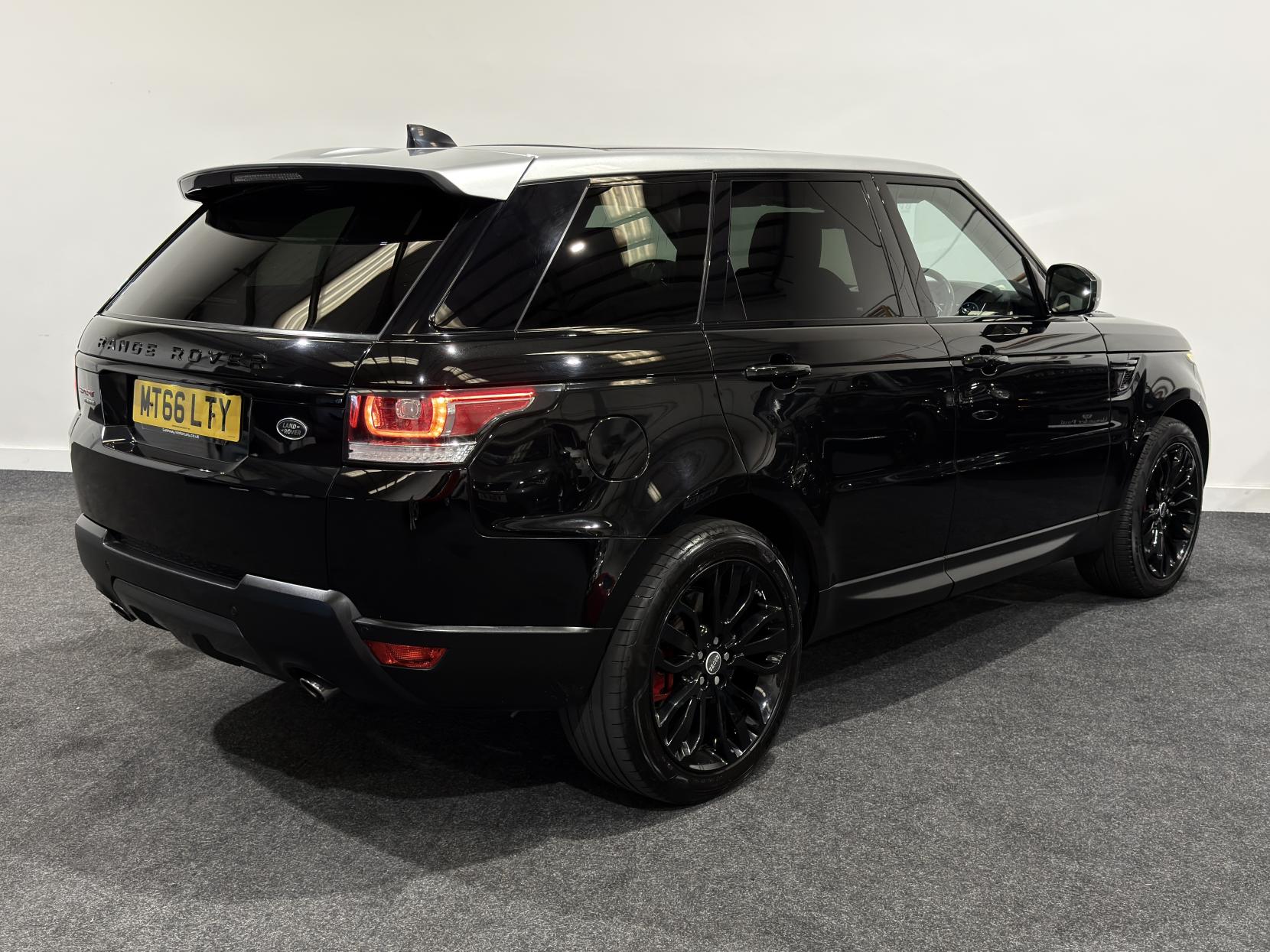 Land Rover Range Rover Sport 3.0 SD V6 HSE Dynamic SUV 5dr Diesel Auto 4WD Euro 6 (s/s) (306 ps)