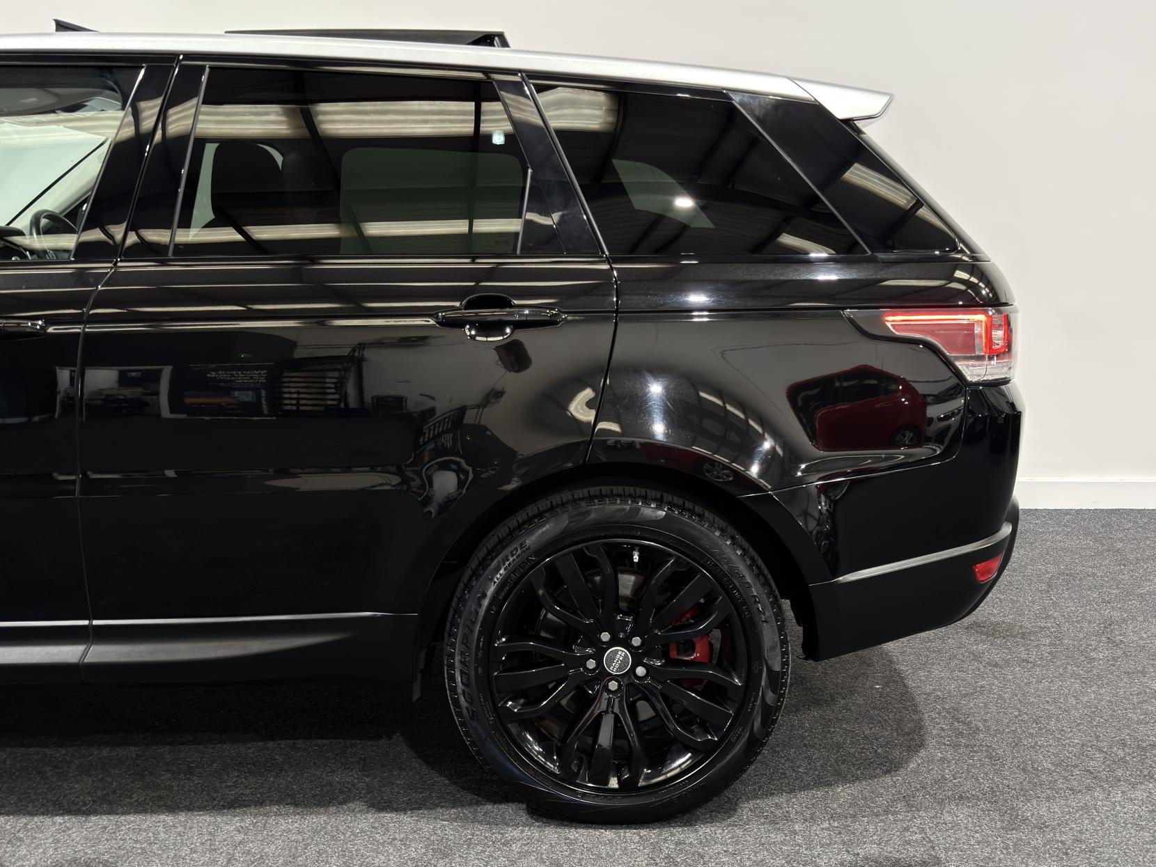 Land Rover Range Rover Sport 3.0 SD V6 HSE Dynamic SUV 5dr Diesel Auto 4WD Euro 6 (s/s) (306 ps)