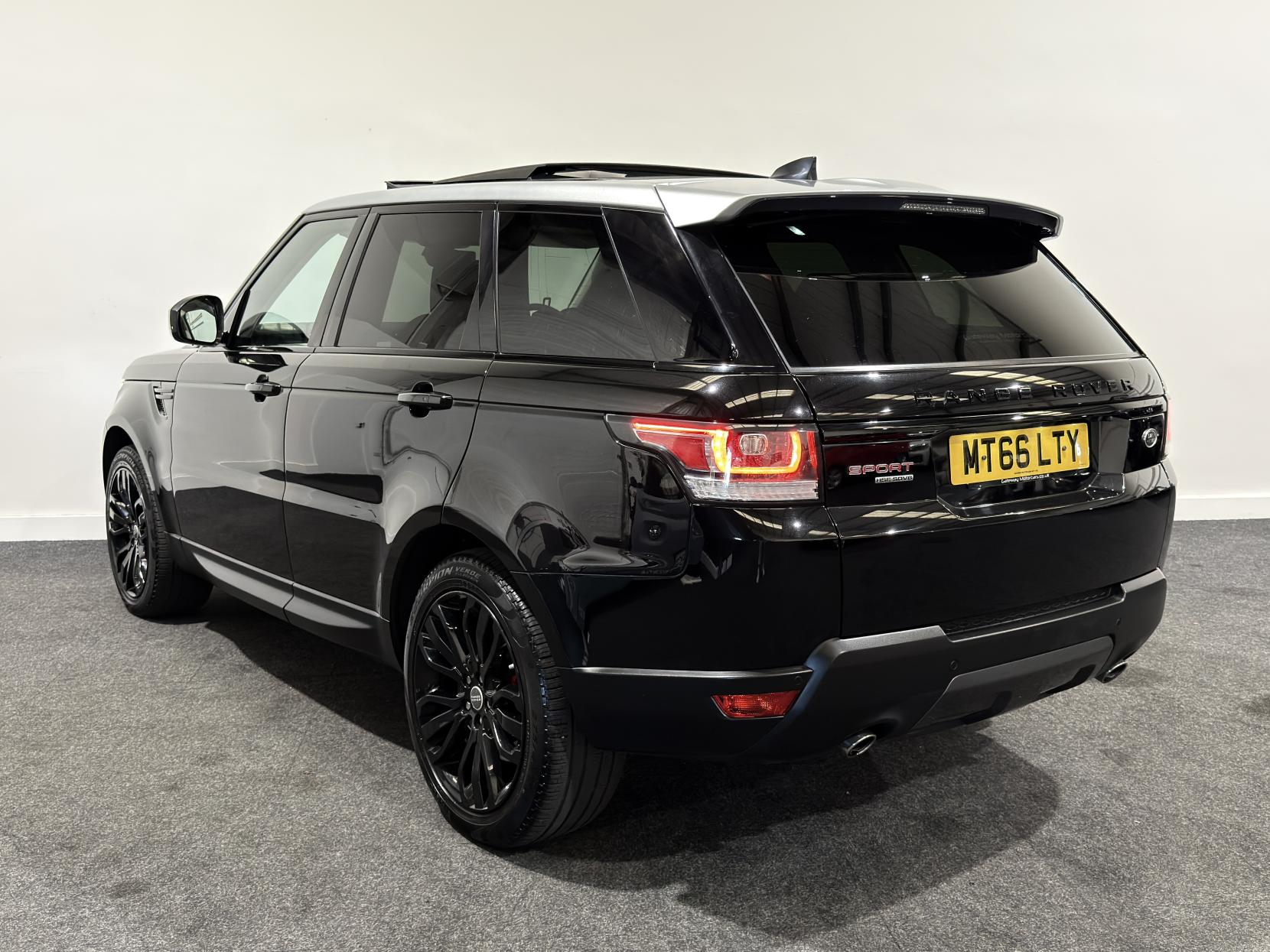 Land Rover Range Rover Sport 3.0 SD V6 HSE Dynamic SUV 5dr Diesel Auto 4WD Euro 6 (s/s) (306 ps)