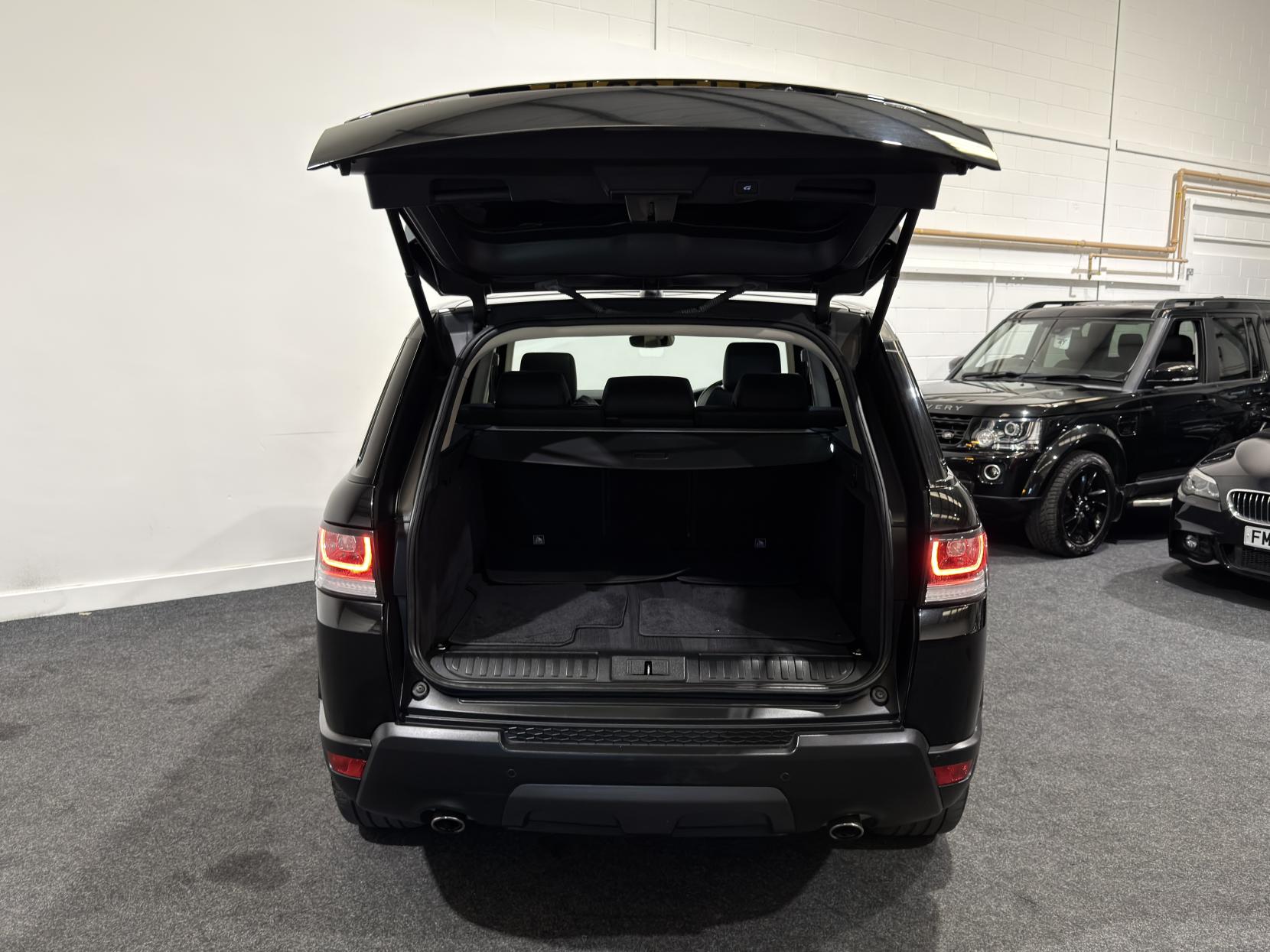 Land Rover Range Rover Sport 3.0 SD V6 HSE Dynamic SUV 5dr Diesel Auto 4WD Euro 6 (s/s) (306 ps)
