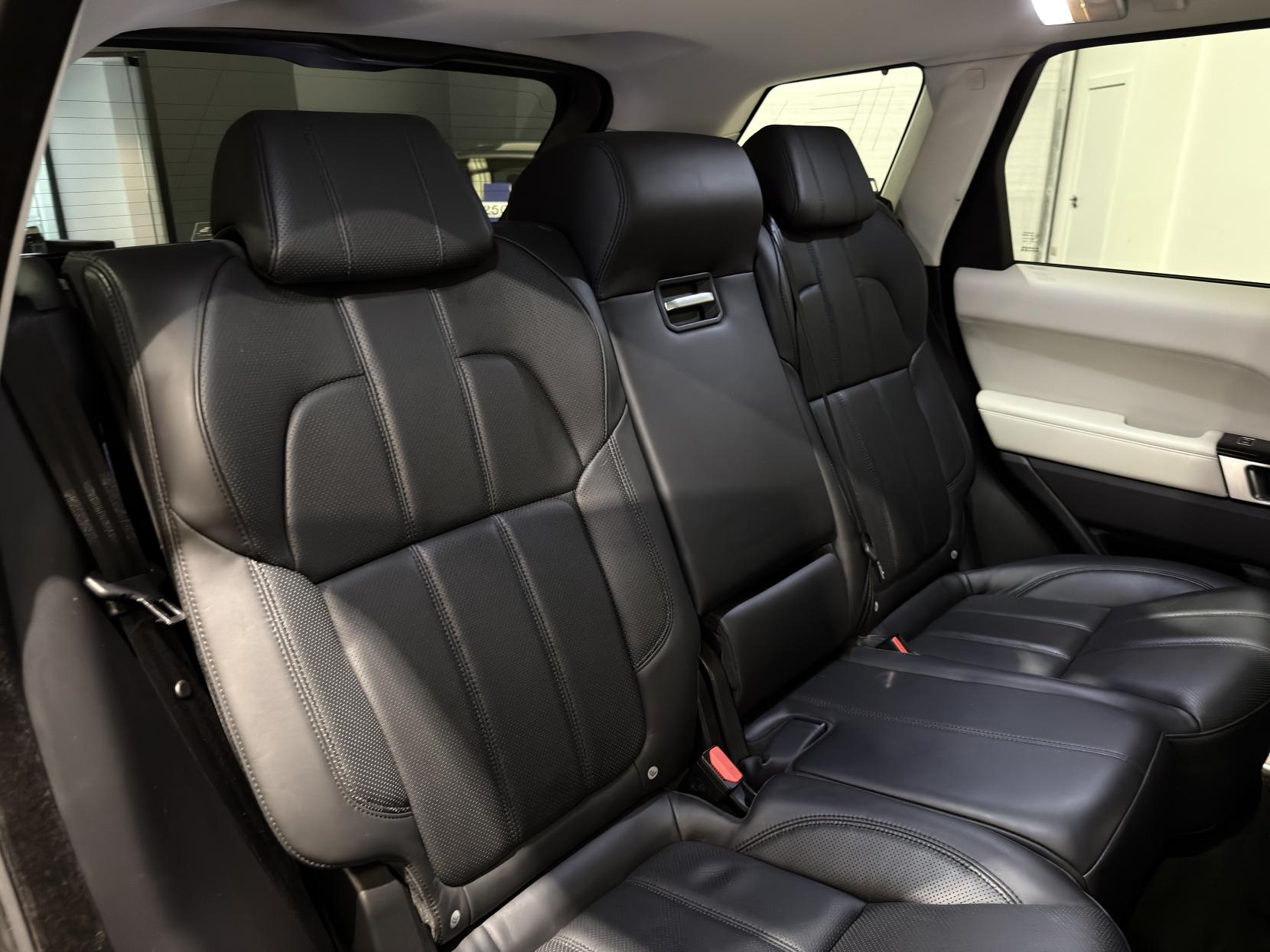 Land Rover Range Rover Sport 3.0 SD V6 HSE Dynamic SUV 5dr Diesel Auto 4WD Euro 6 (s/s) (306 ps)