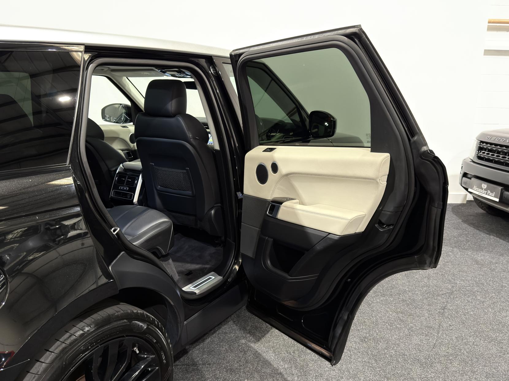 Land Rover Range Rover Sport 3.0 SD V6 HSE Dynamic SUV 5dr Diesel Auto 4WD Euro 6 (s/s) (306 ps)