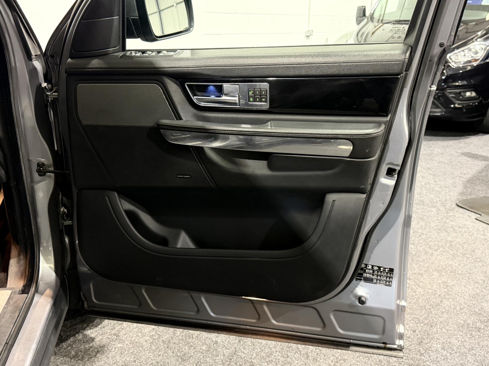 Land Rover Range Rover Sport 3.0 SD V6 HSE SUV 5dr Diesel Auto 4WD Euro 5 (255 bhp)