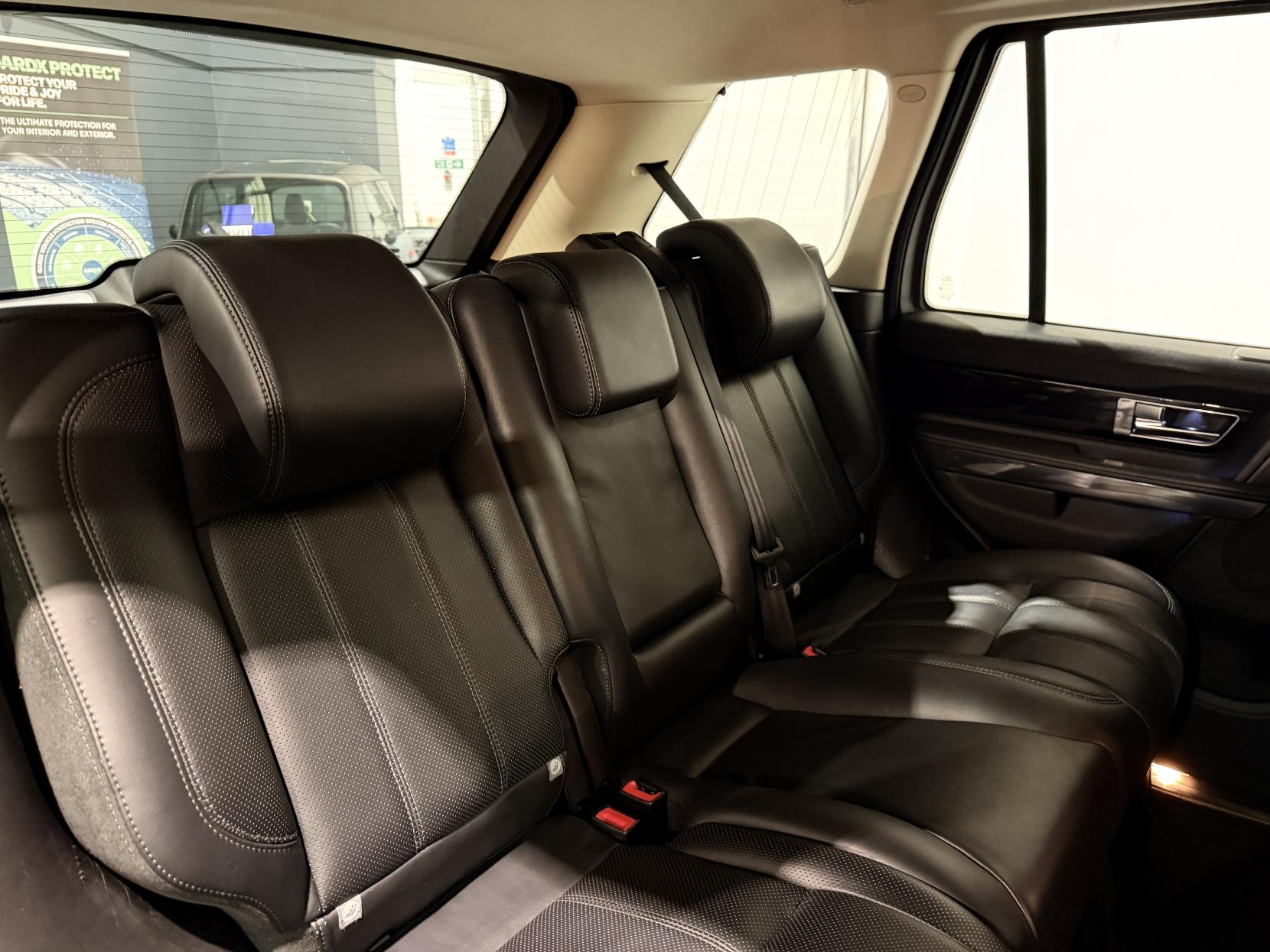 Land Rover Range Rover Sport 3.0 SD V6 HSE SUV 5dr Diesel Auto 4WD Euro 5 (255 bhp)