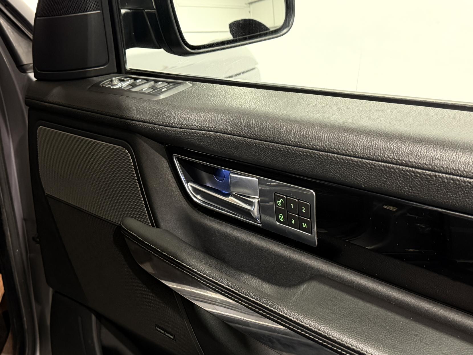 Land Rover Range Rover Sport 3.0 SD V6 HSE SUV 5dr Diesel Auto 4WD Euro 5 (255 bhp)