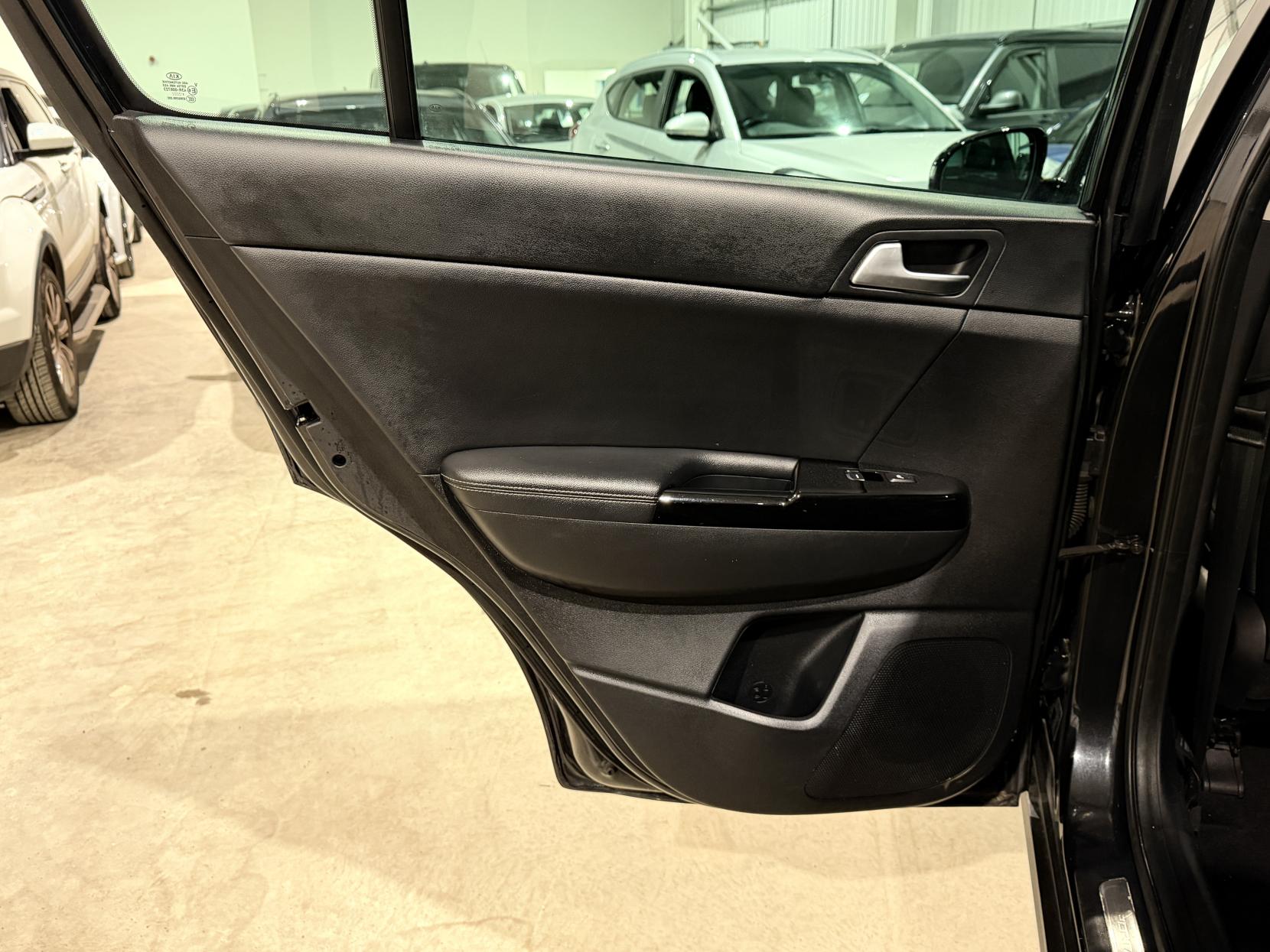 Kia Sportage 2.0 CRDi KX-4 SUV 5dr Diesel Auto AWD Euro 6 (182 bhp)