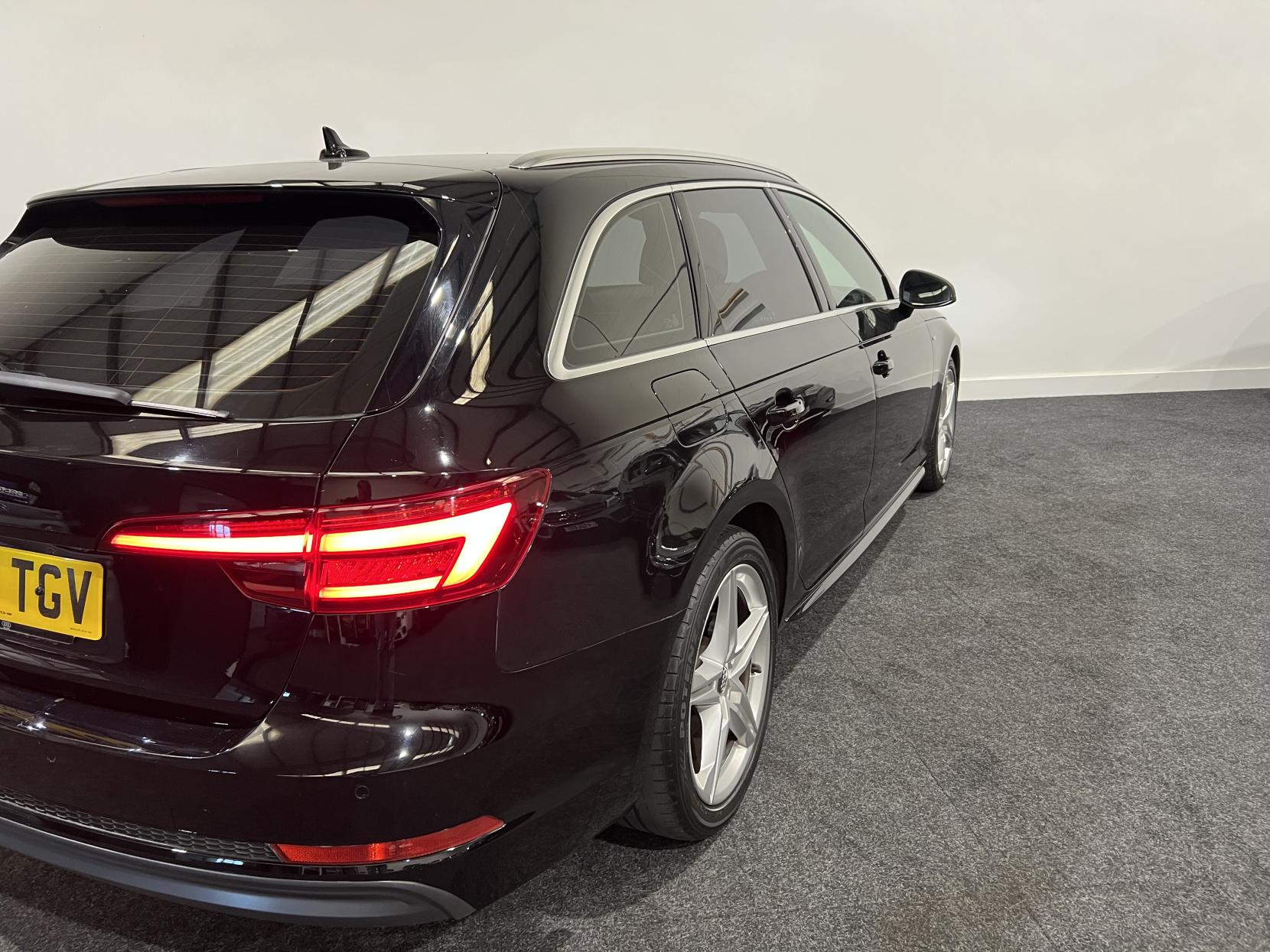 Audi A4 Avant 2.0 TDI ultra S line Estate 5dr Diesel S Tronic Euro 6 (s/s) (190 ps)