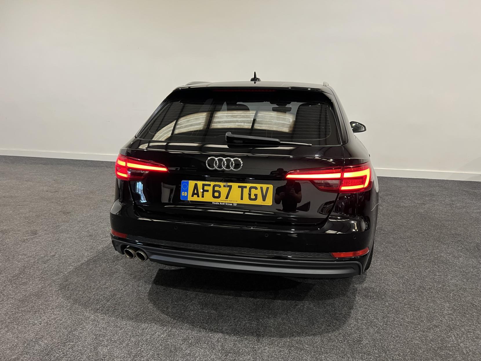 Audi A4 Avant 2.0 TDI ultra S line Estate 5dr Diesel S Tronic Euro 6 (s/s) (190 ps)