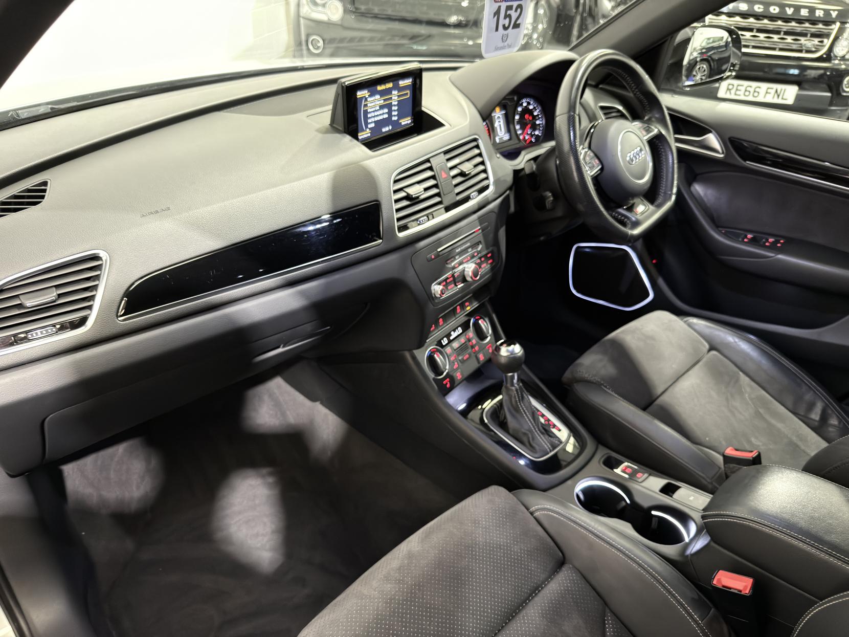 Audi Q3 1.4 TFSI CoD Black Edition SUV 5dr Petrol S Tronic Euro 6 (s/s) (150 ps)