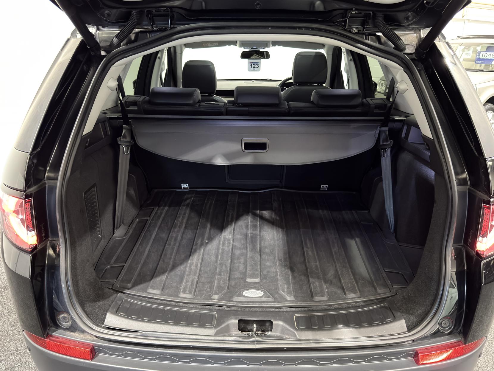 Land Rover Discovery Sport 2.0 TD4 HSE Black SUV 5dr Diesel Auto 4WD Euro 6 (s/s) (180 ps)