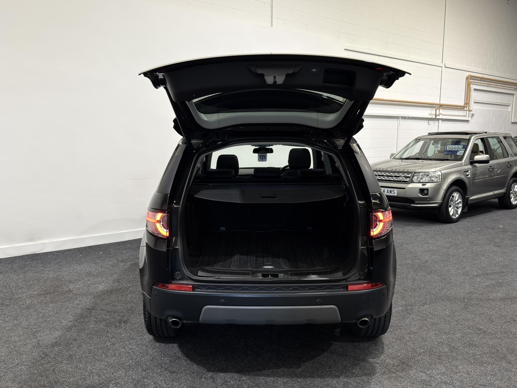 Land Rover Discovery Sport 2.0 TD4 HSE Black SUV 5dr Diesel Auto 4WD Euro 6 (s/s) (180 ps)