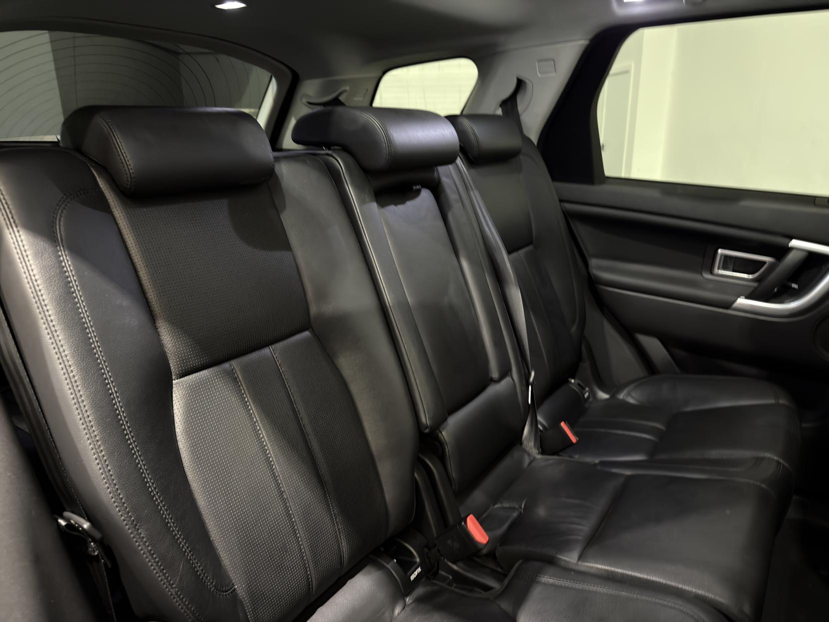 Land Rover Discovery Sport 2.0 TD4 HSE Black SUV 5dr Diesel Auto 4WD Euro 6 (s/s) (180 ps)