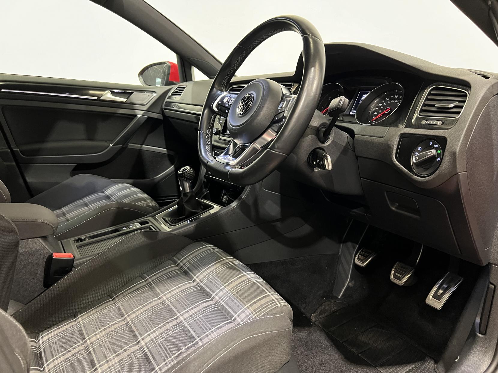 Volkswagen Golf 2.0 TDI BlueMotion Tech GTD Hatchback 5dr Diesel Manual Euro 6 (s/s) (184 ps)