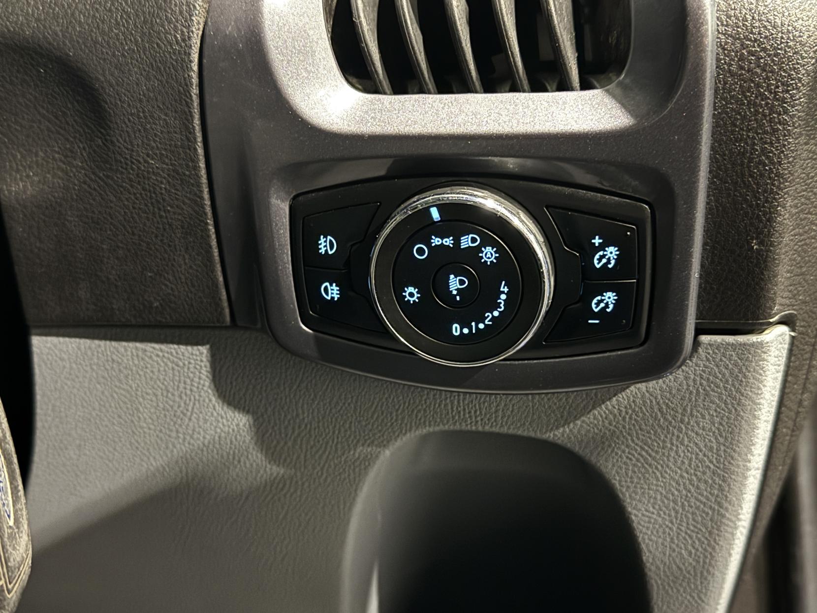 Ford Transit Custom 2.0 TDCi 290 Limited Panel Van 5dr Diesel Manual L2 H2 (157 g/km, 128 bhp)