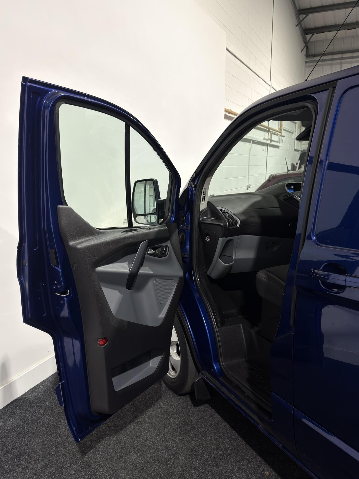 Ford Transit Custom 2.0 TDCi 290 Limited Panel Van 5dr Diesel Manual L2 H2 (157 g/km, 128 bhp)