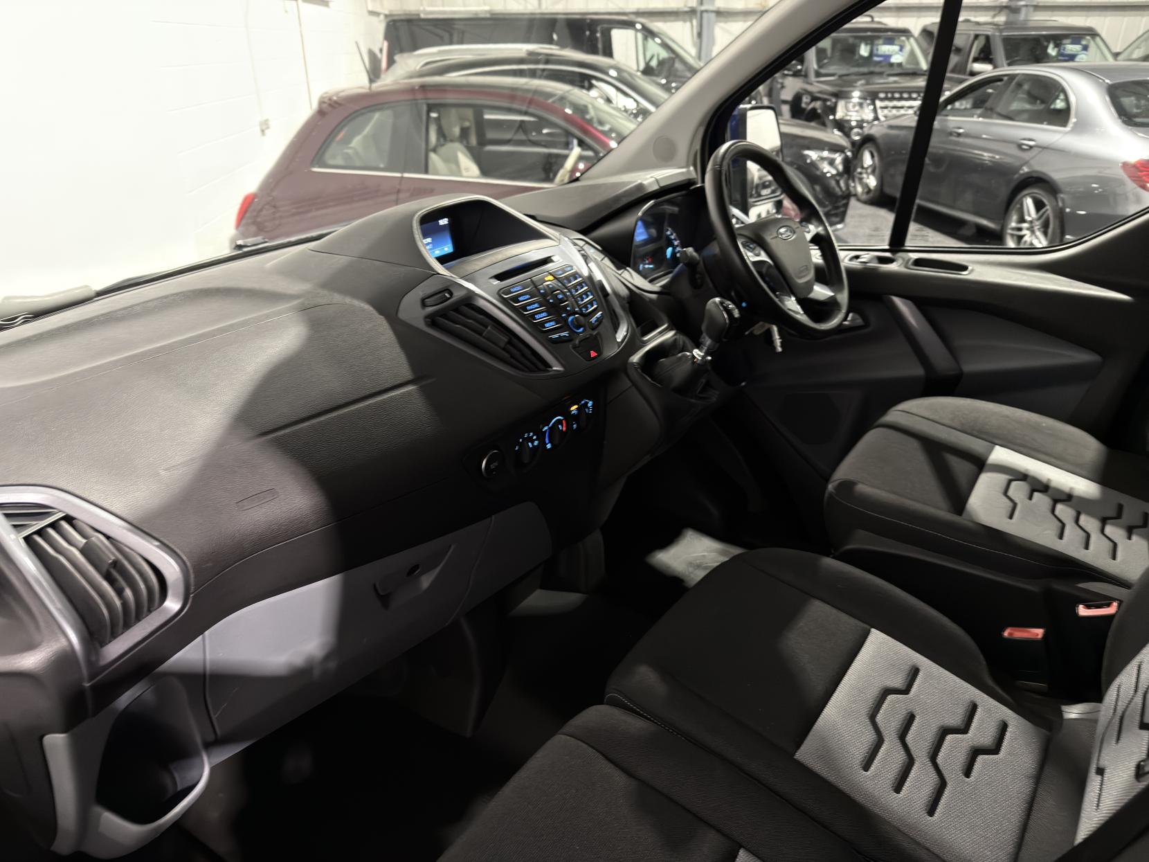 Ford Transit Custom 2.0 TDCi 290 Limited Panel Van 5dr Diesel Manual L2 H2 (157 g/km, 128 bhp)