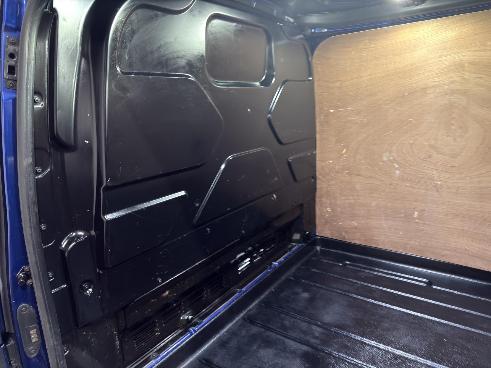 Ford Transit Custom 2.0 TDCi 290 Limited Panel Van 5dr Diesel Manual L2 H2 (157 g/km, 128 bhp)