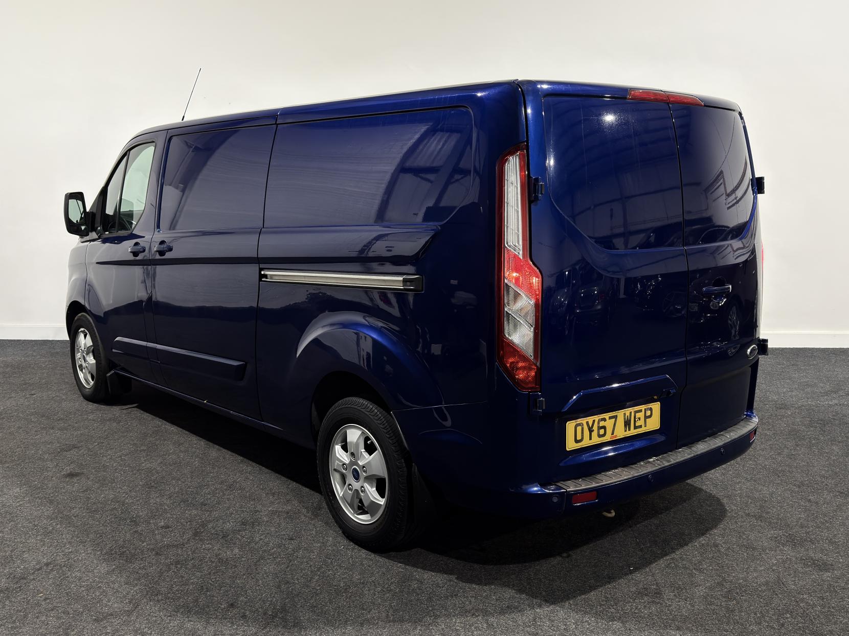 Ford Transit Custom 2.0 TDCi 290 Limited Panel Van 5dr Diesel Manual L2 H2 (157 g/km, 128 bhp)