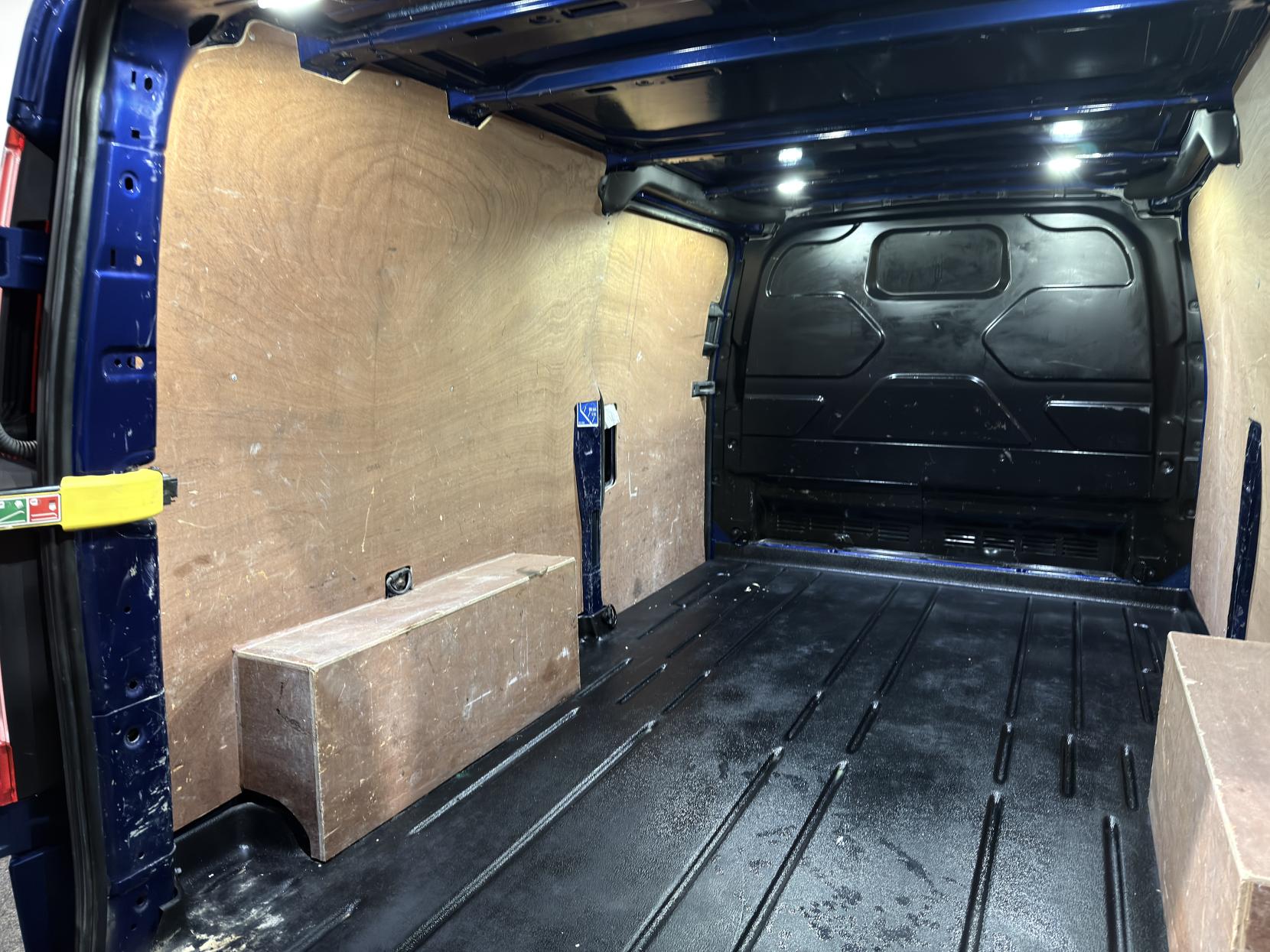 Ford Transit Custom 2.0 TDCi 290 Limited Panel Van 5dr Diesel Manual L2 H2 (157 g/km, 128 bhp)