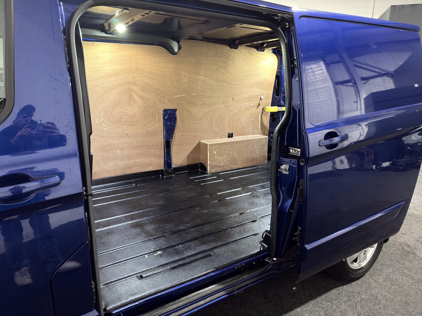 Ford Transit Custom 2.0 TDCi 290 Limited Panel Van 5dr Diesel Manual L2 H2 (157 g/km, 128 bhp)