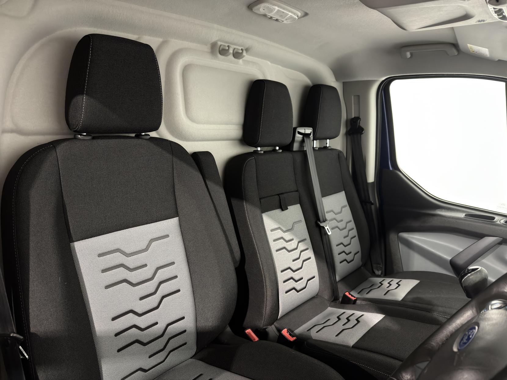 Ford Transit Custom 2.0 TDCi 290 Limited Panel Van 5dr Diesel Manual L2 H2 (157 g/km, 128 bhp)