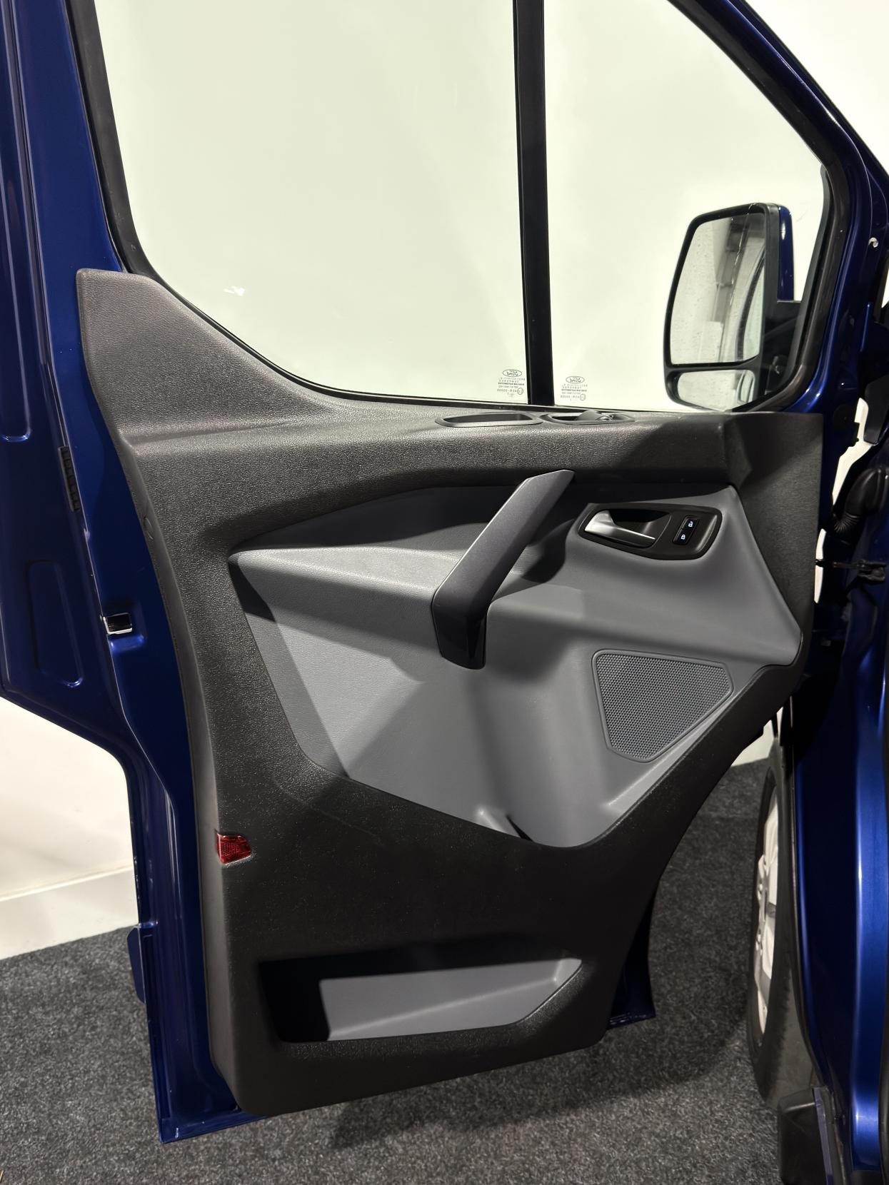 Ford Transit Custom 2.0 TDCi 290 Limited Panel Van 5dr Diesel Manual L2 H2 (157 g/km, 128 bhp)