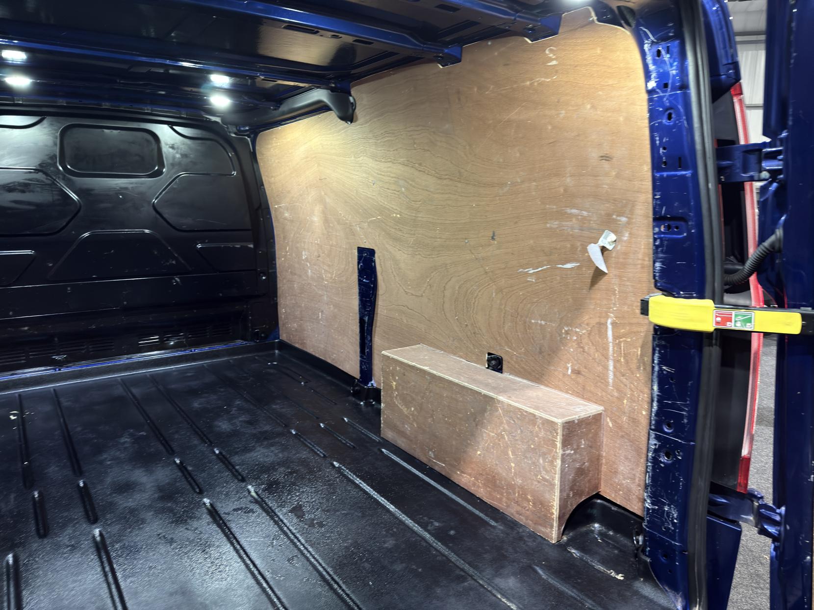 Ford Transit Custom 2.0 TDCi 290 Limited Panel Van 5dr Diesel Manual L2 H2 (157 g/km, 128 bhp)