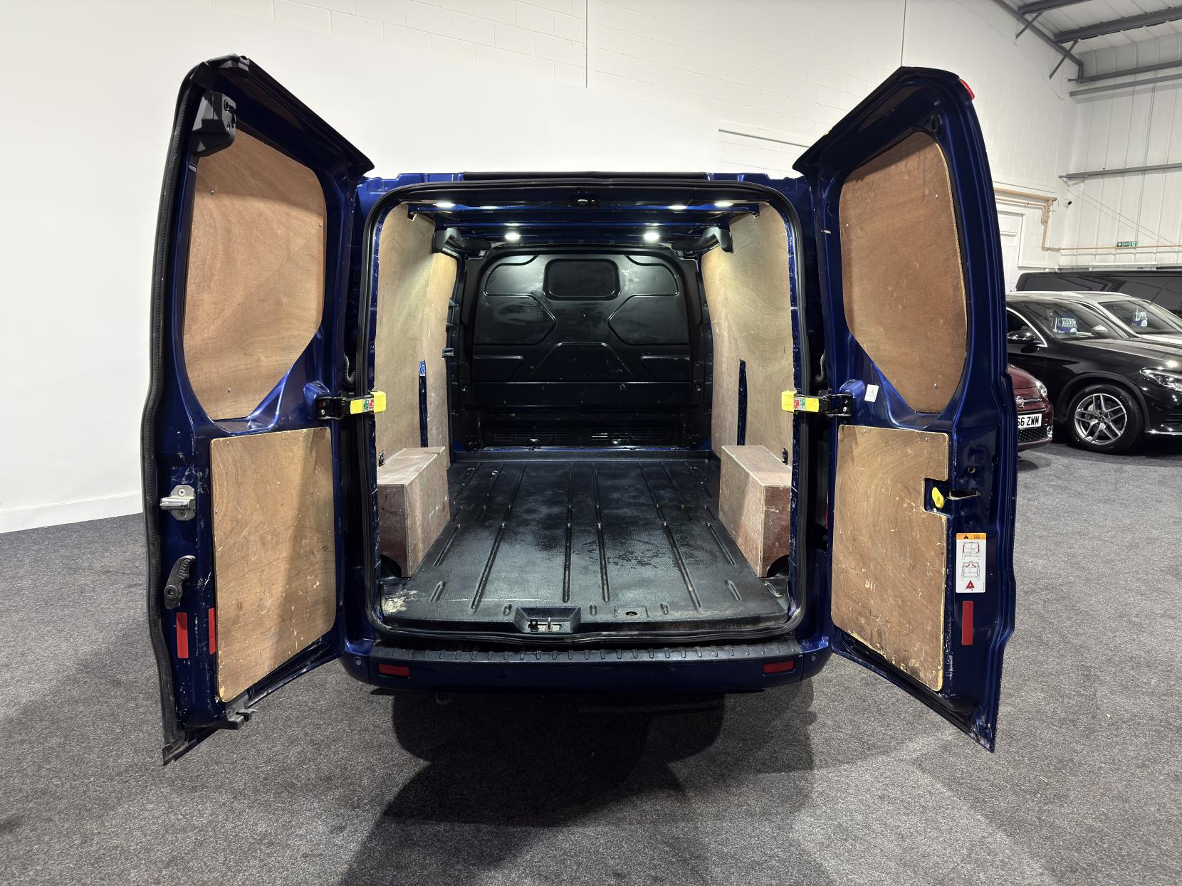 Ford Transit Custom 2.0 TDCi 290 Limited Panel Van 5dr Diesel Manual L2 H2 (157 g/km, 128 bhp)