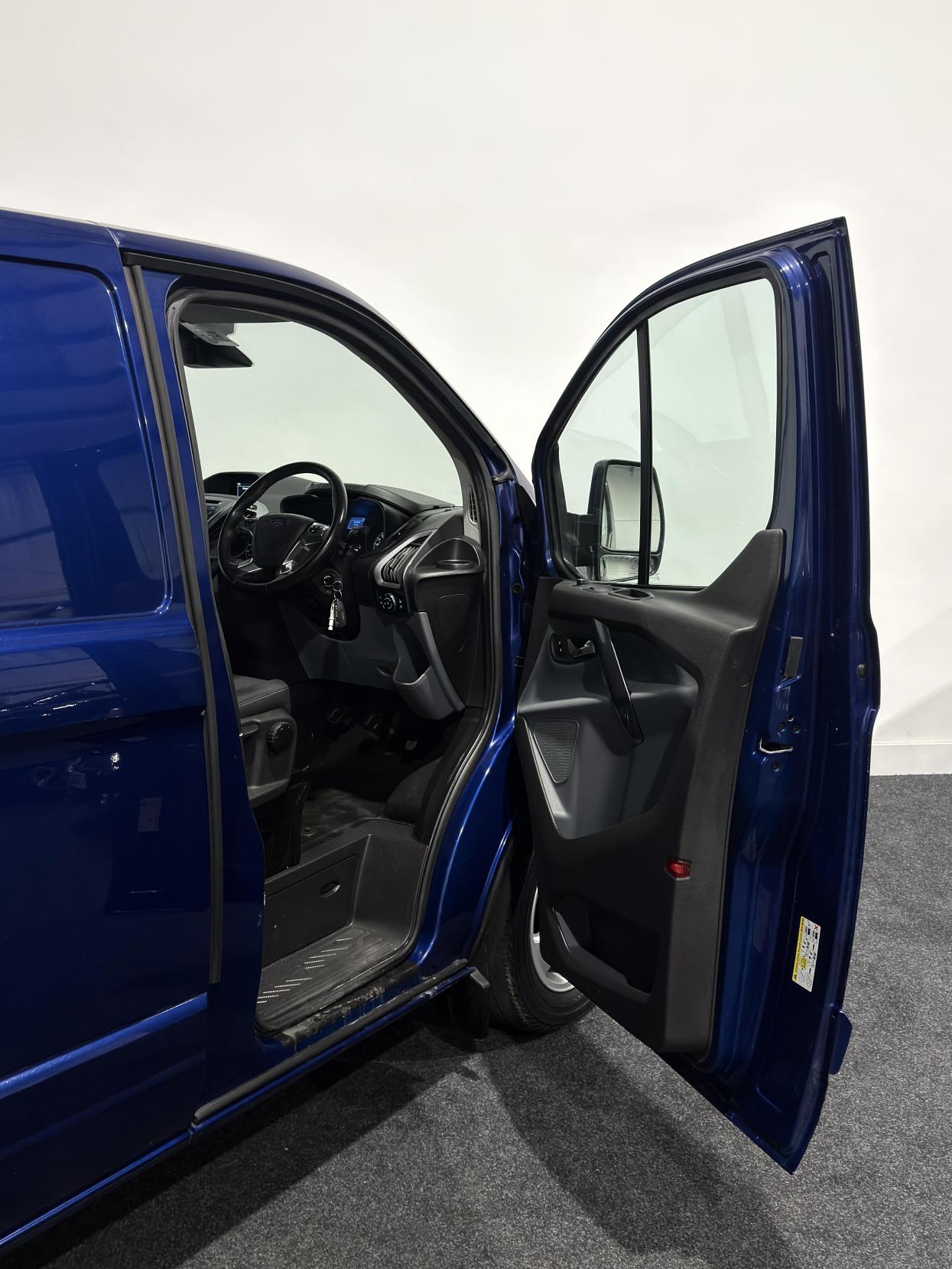 Ford Transit Custom 2.0 TDCi 290 Limited Panel Van 5dr Diesel Manual L2 H2 (157 g/km, 128 bhp)