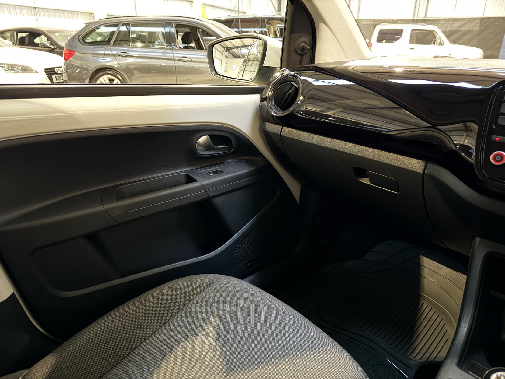 Volkswagen up! 1.0 Move up! Hatchback 5dr Petrol Manual Euro 6 (60 ps)