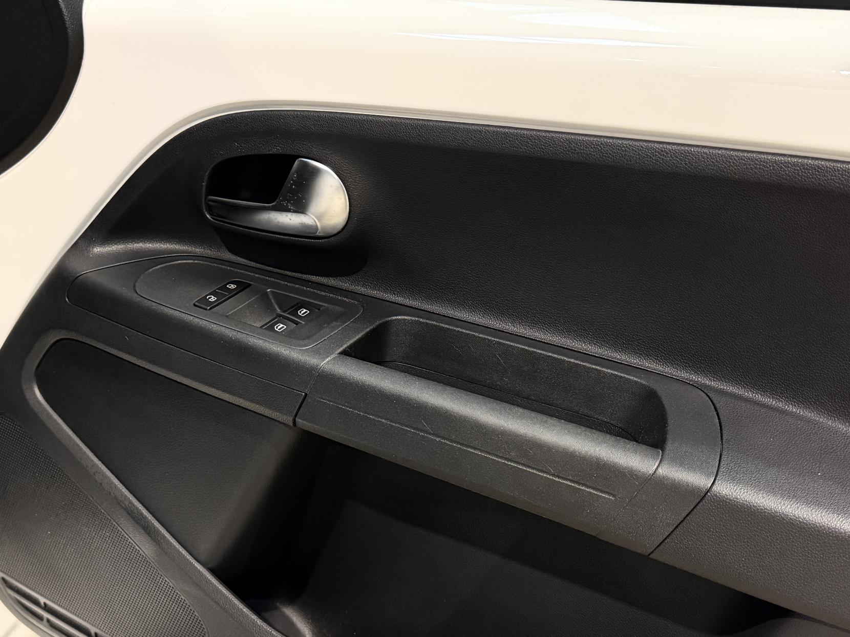 Volkswagen up! 1.0 Move up! Hatchback 5dr Petrol Manual Euro 6 (60 ps)