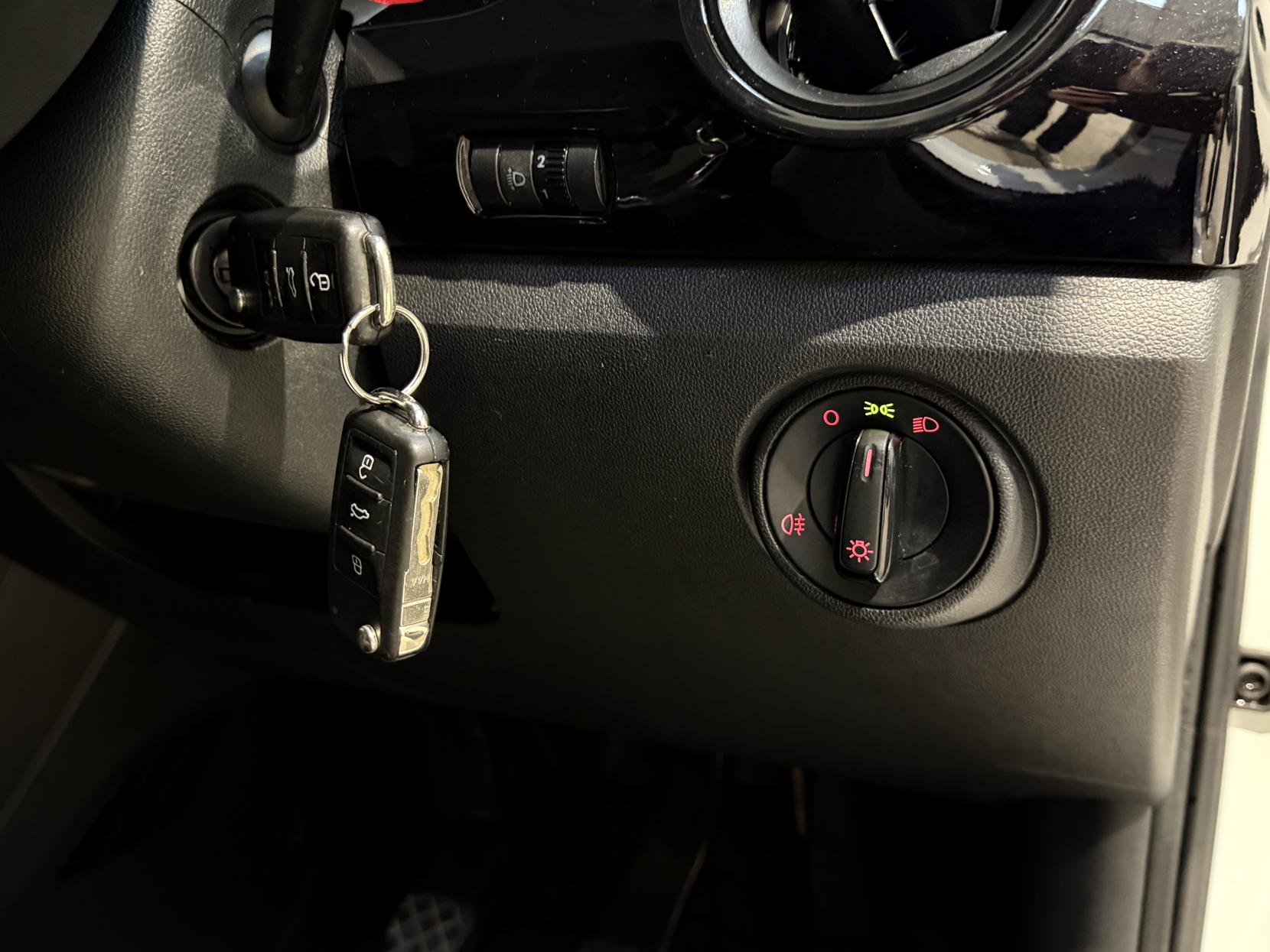 Volkswagen up! 1.0 Move up! Hatchback 5dr Petrol Manual Euro 6 (60 ps)