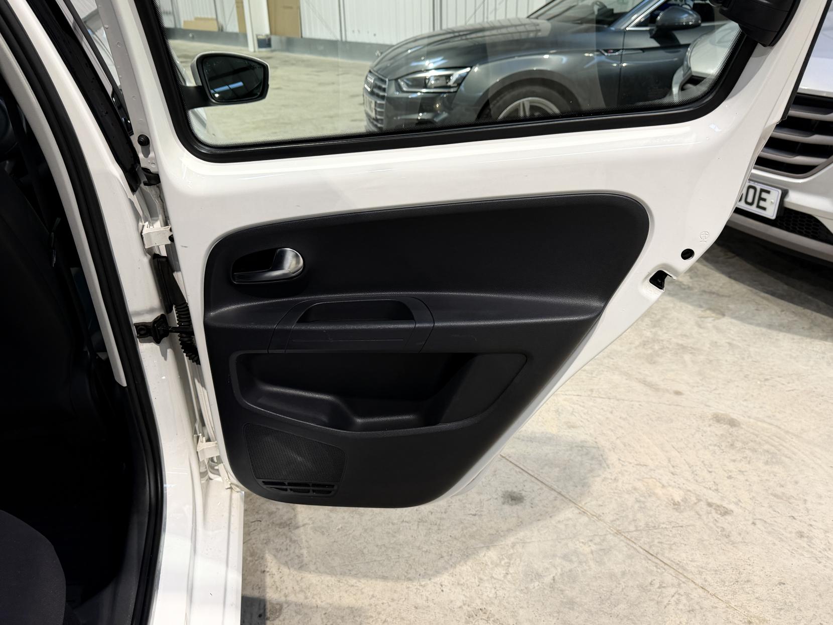 Volkswagen up! 1.0 Move up! Hatchback 5dr Petrol Manual Euro 6 (60 ps)