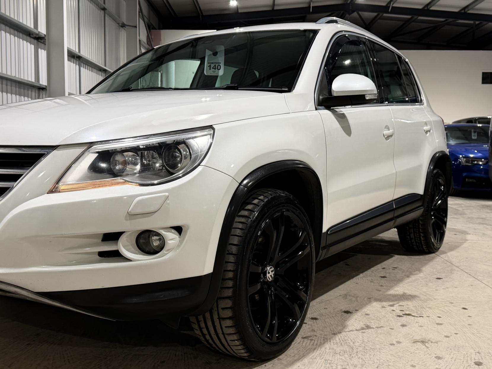 Volkswagen Tiguan 2.0 TDI Summit SUV 5dr Diesel DSG 4WD Euro 5 (140 ps)