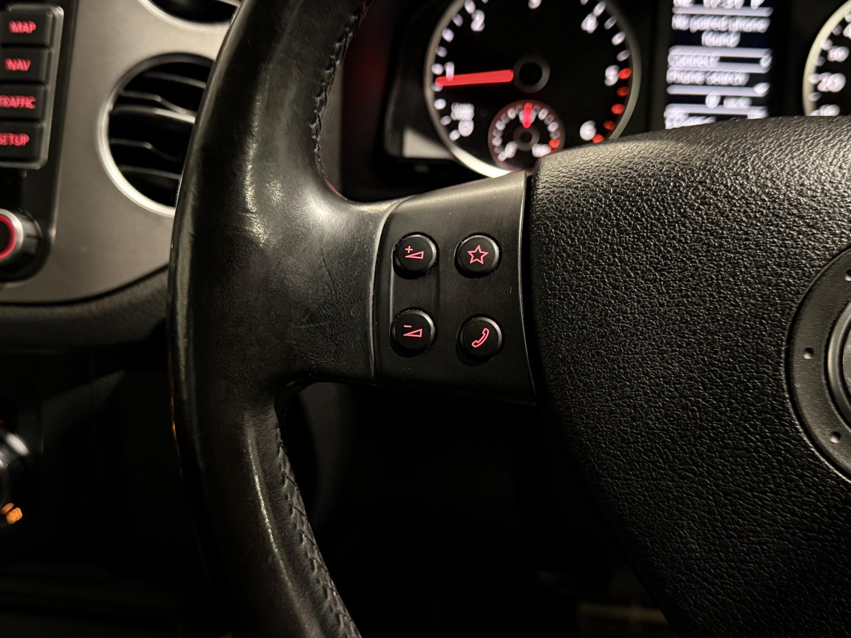 Volkswagen Tiguan 2.0 TDI Summit SUV 5dr Diesel DSG 4WD Euro 5 (140 ps)